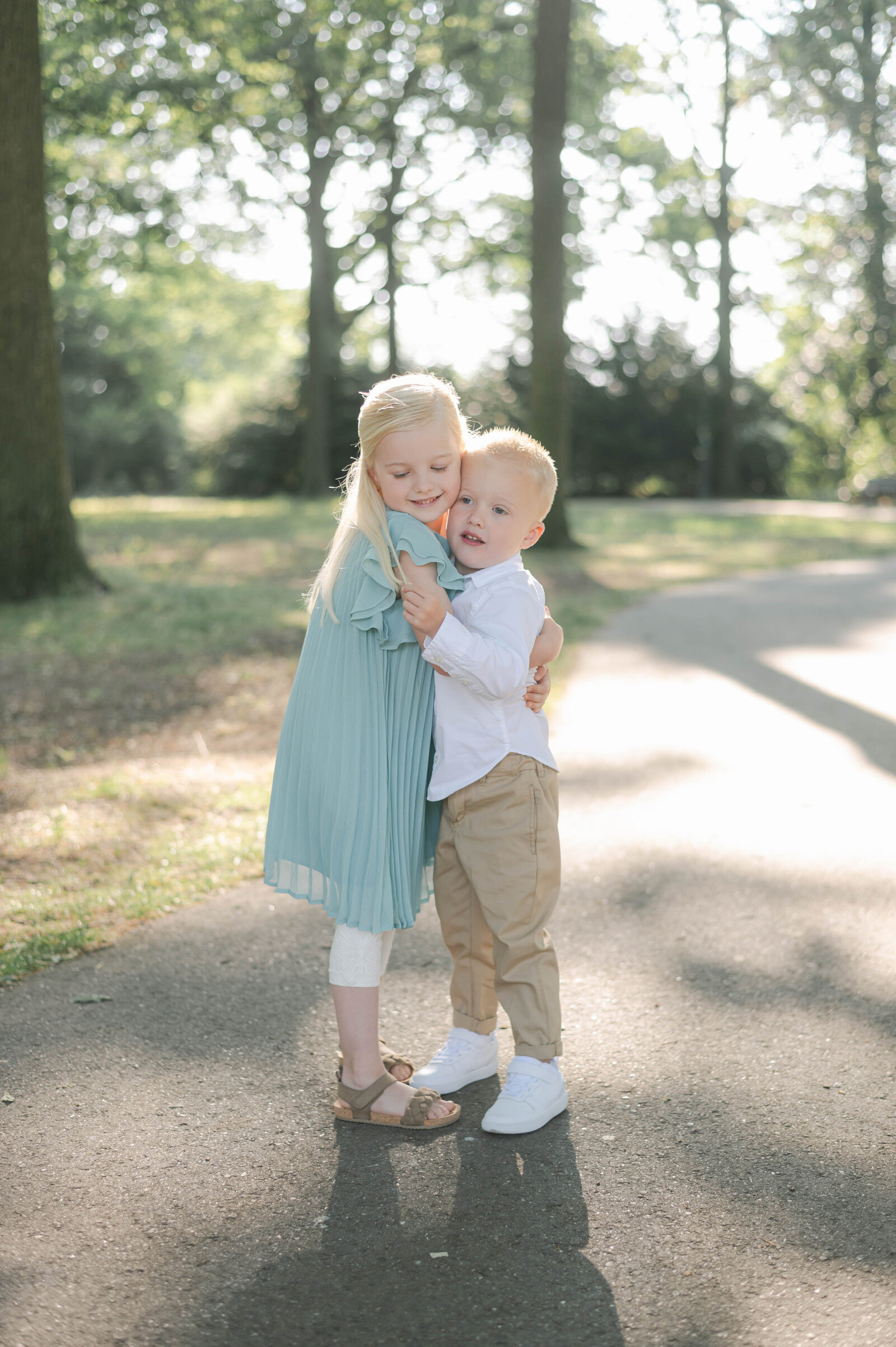 Gezinsshoot in een mooi park in eindhoven