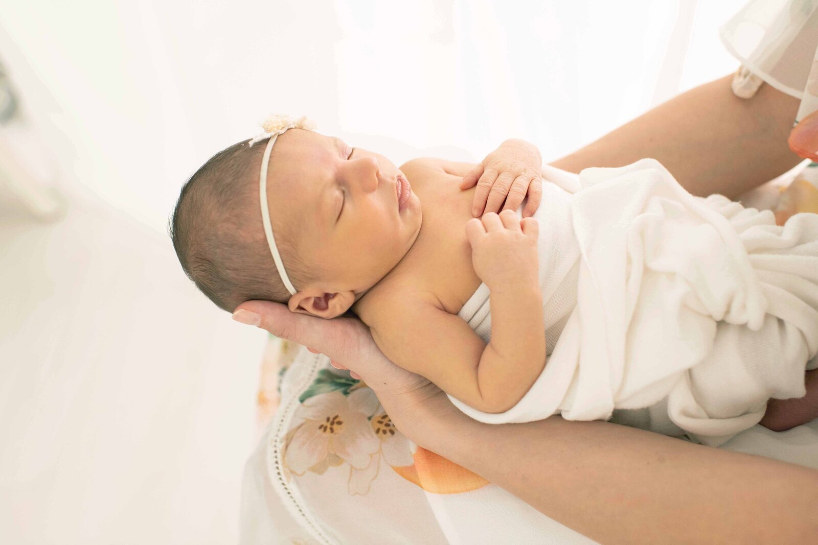 soft light lifestyle newborn photograph 