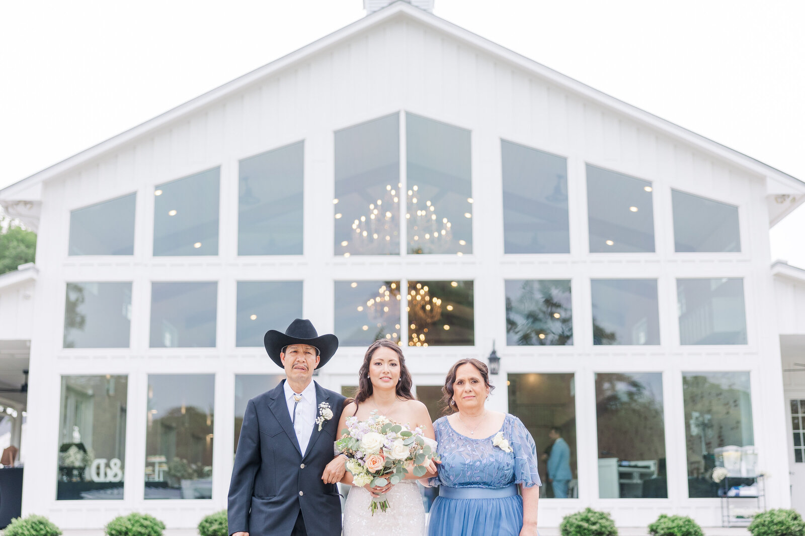 Bride photography with parents