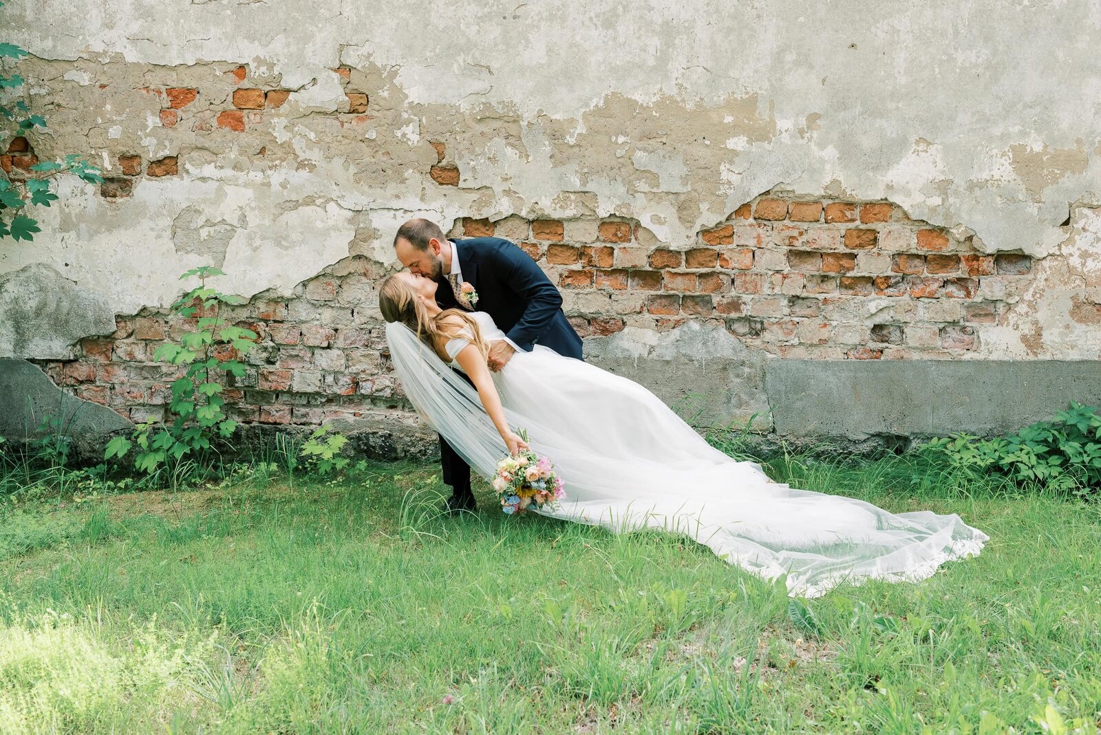 Destination Wedding Photographer Anna Lundgren in Stockholm Swedish American wedding at Ranas Slott in Roslagen Stockholm Sweden_003