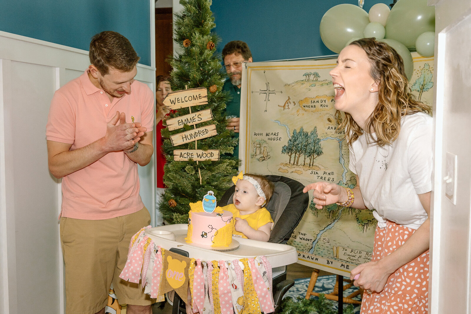 winnie-the-pooh-smash-cake-party-photography (16)