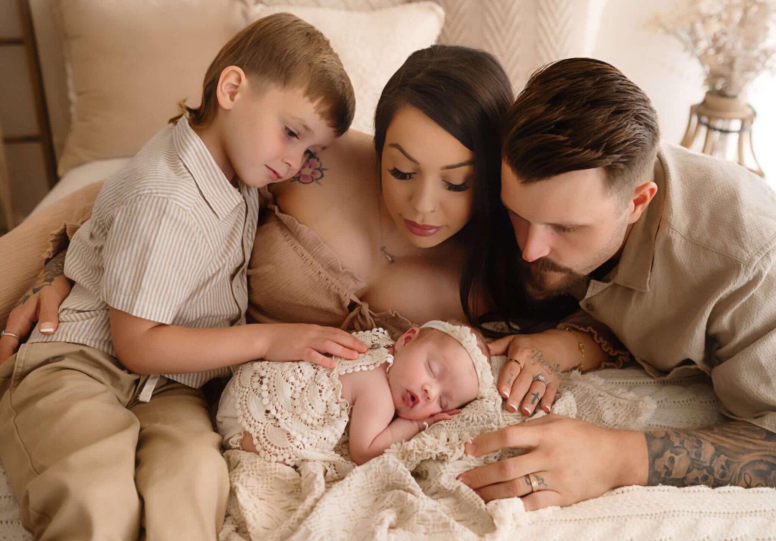 tyler-tx-family-session-parents-with-newborn-paula-goforth