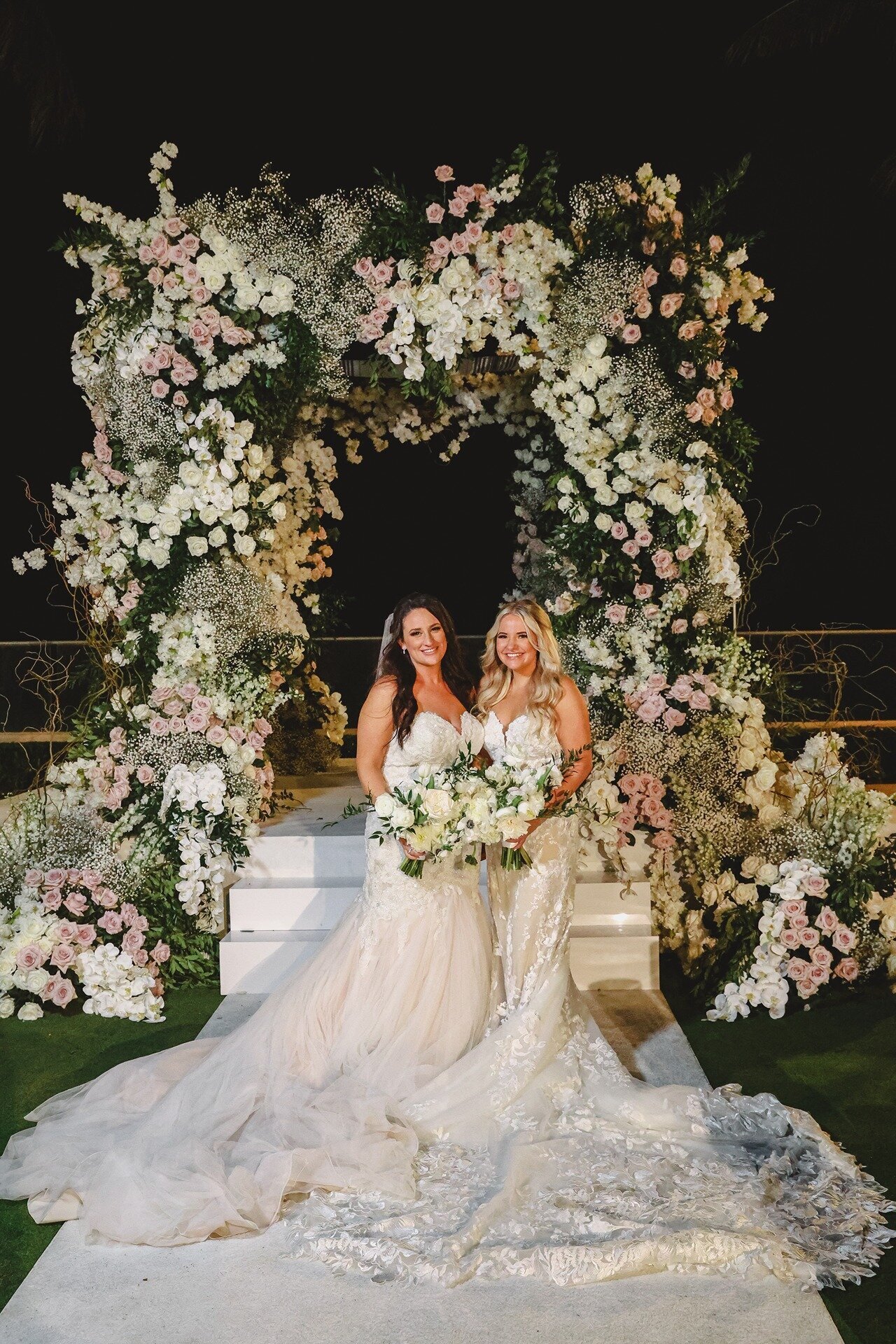 brides-ceremony-arch-the-breakers