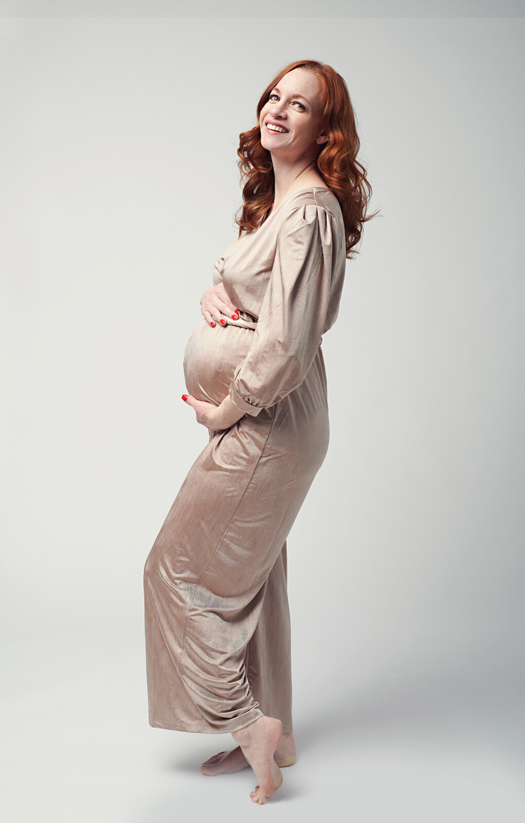 Fine Art Maternity Portrait of Smiling Woman in Neutral Outfit-06