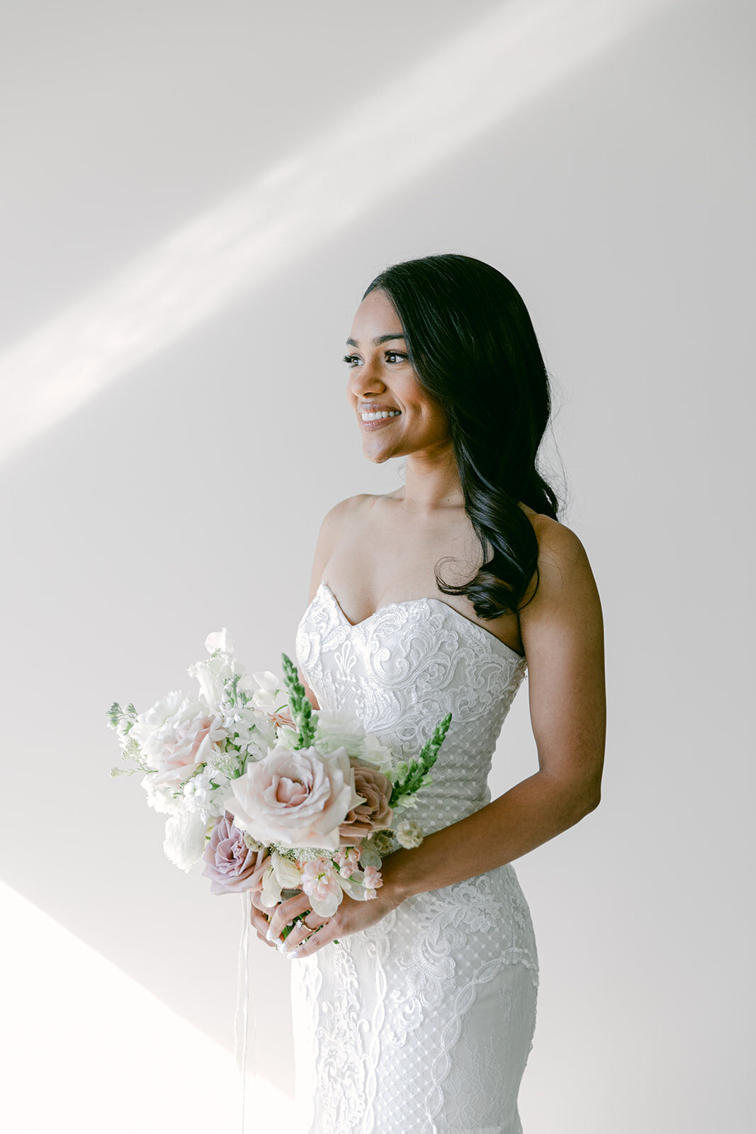 wedding-flowers-phoenix-bridal-bouquet-neutral-palette