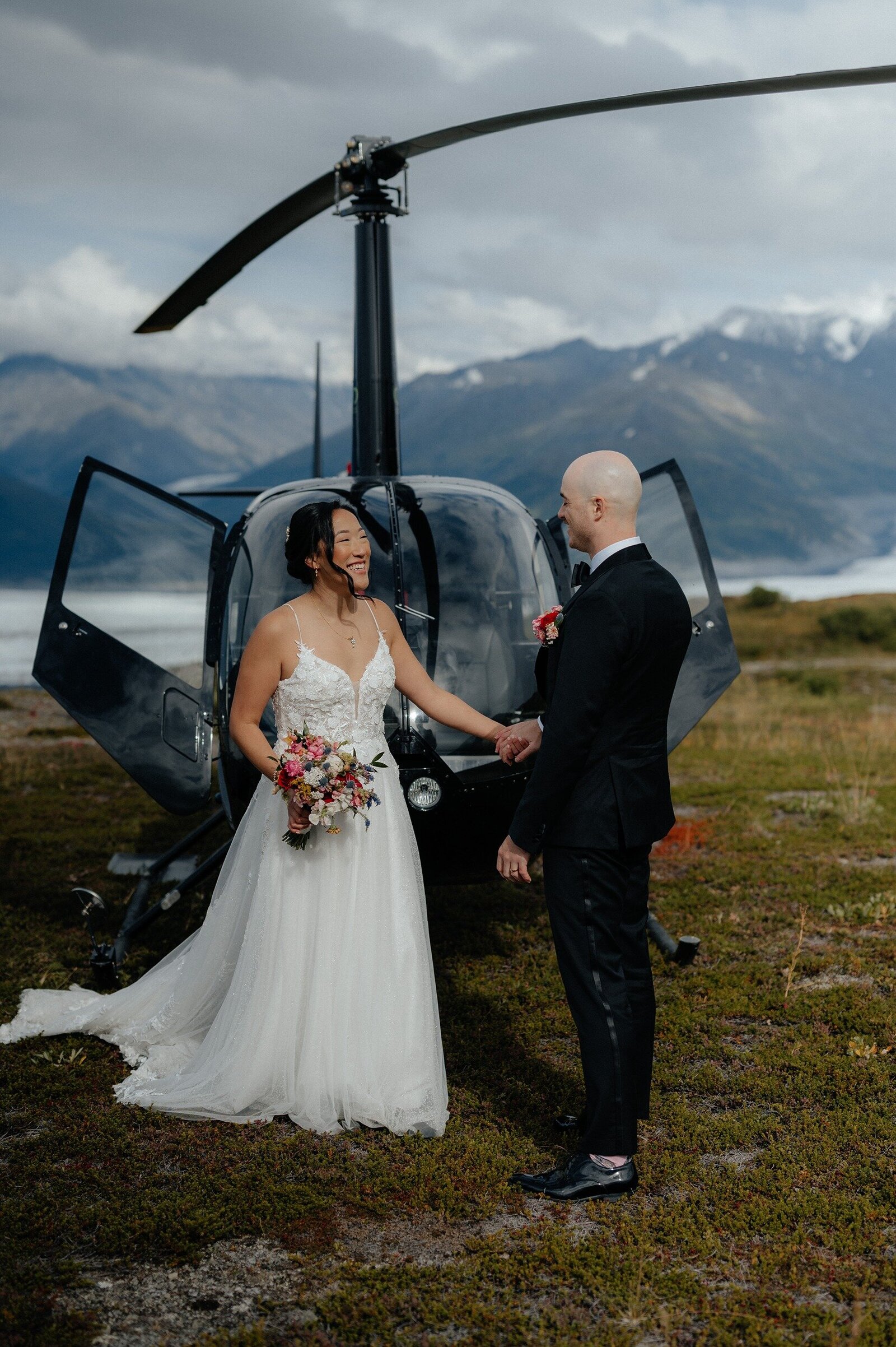 Christina+Matt_Knik-Glacier-Elopement_EmeliaKPhotography-57