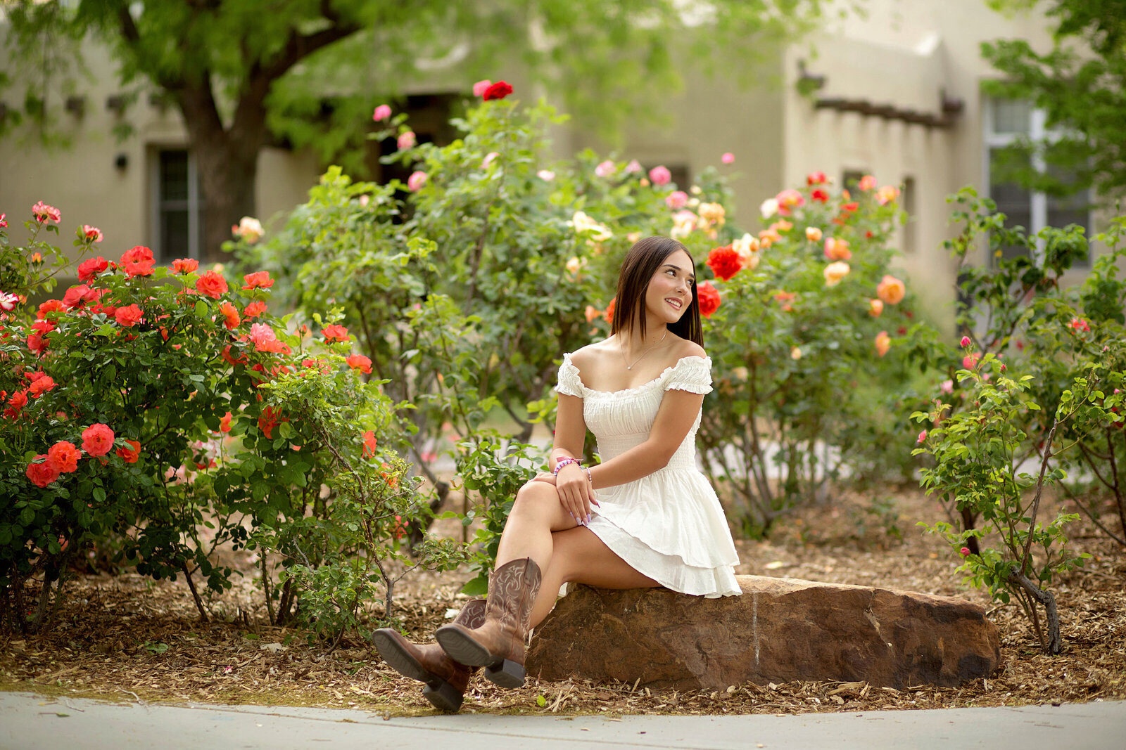 Whimsical-senior-girl-session-in-roses