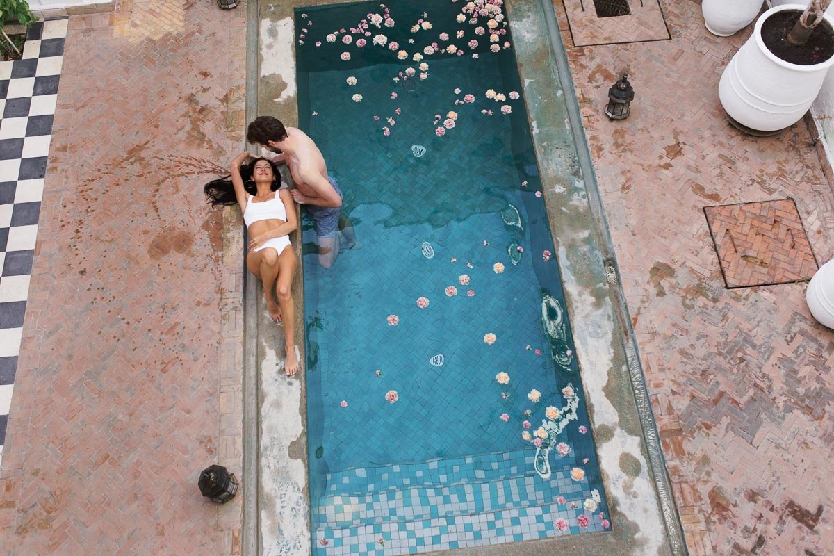 vintage-poolside-engagment-pictures (4 of 12)