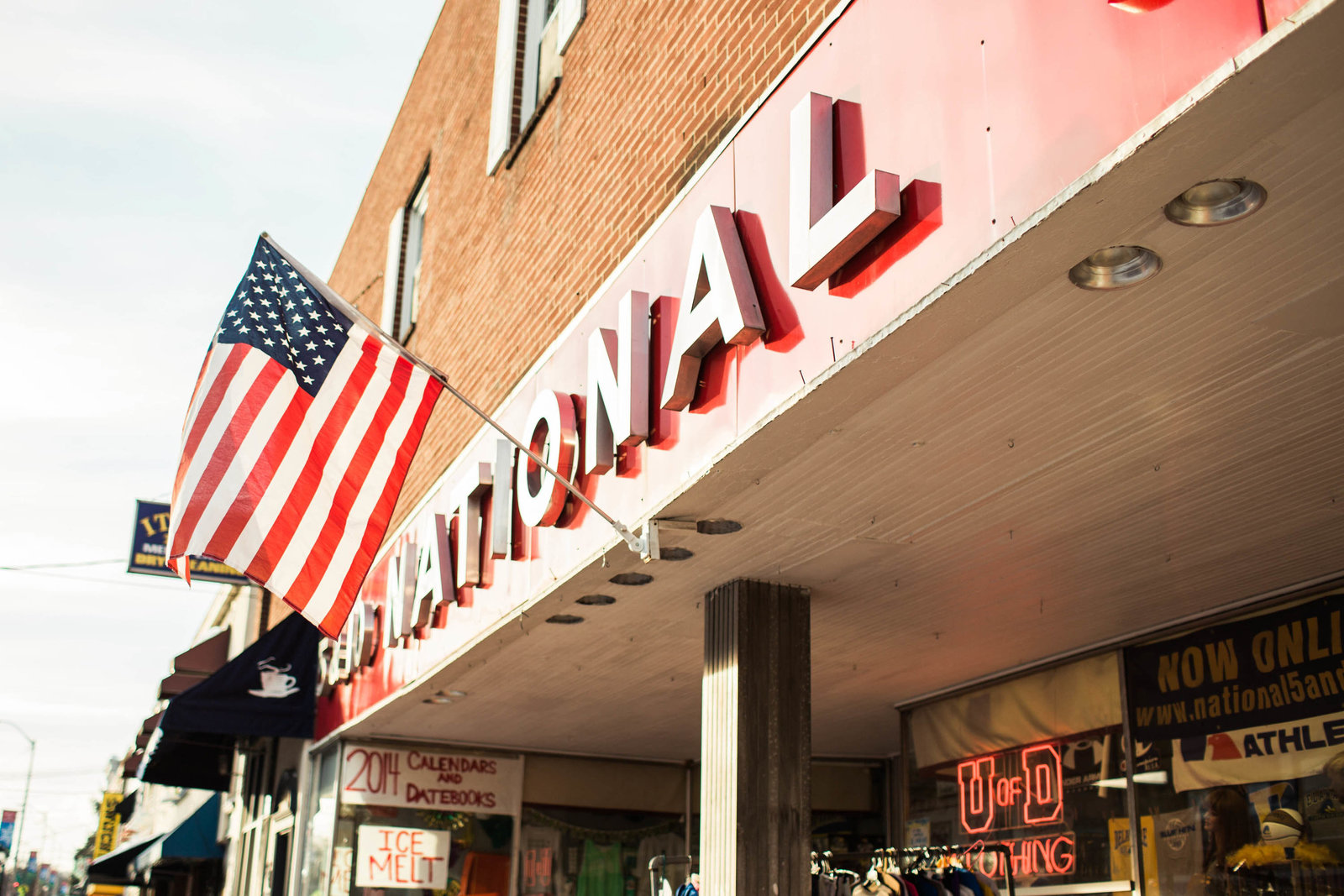 store-front-flag-winter-newark-de-kate-timbers-photography-1520