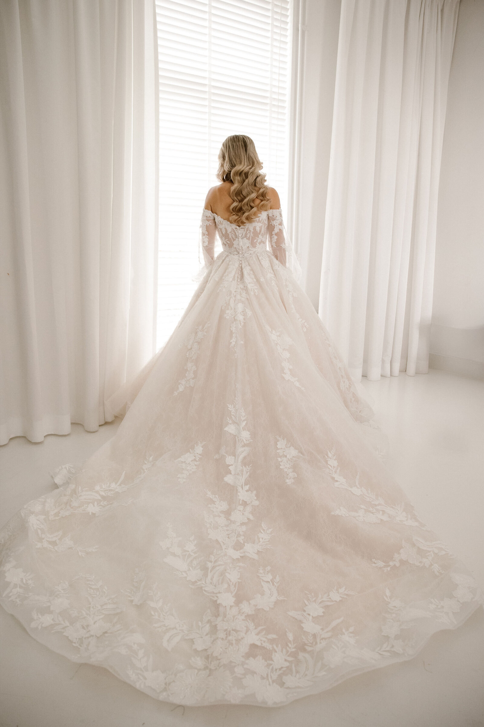 Maudvandenheuvelphotography-S&Rgettingready-301