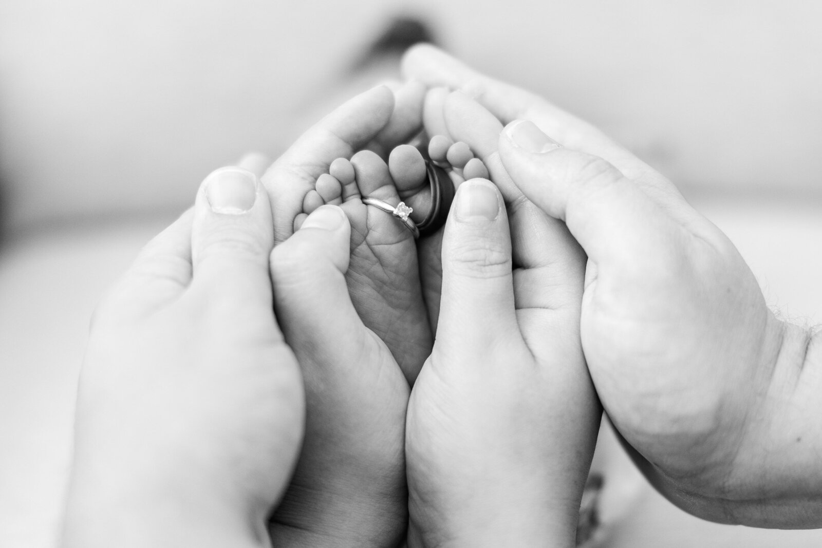 newborn-feet-with-wedding-rings-detail-photo-aronoff-photography-2