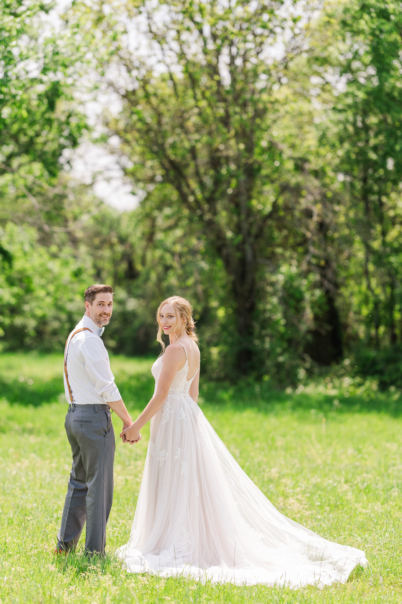 Bride-and-groom-looking-back