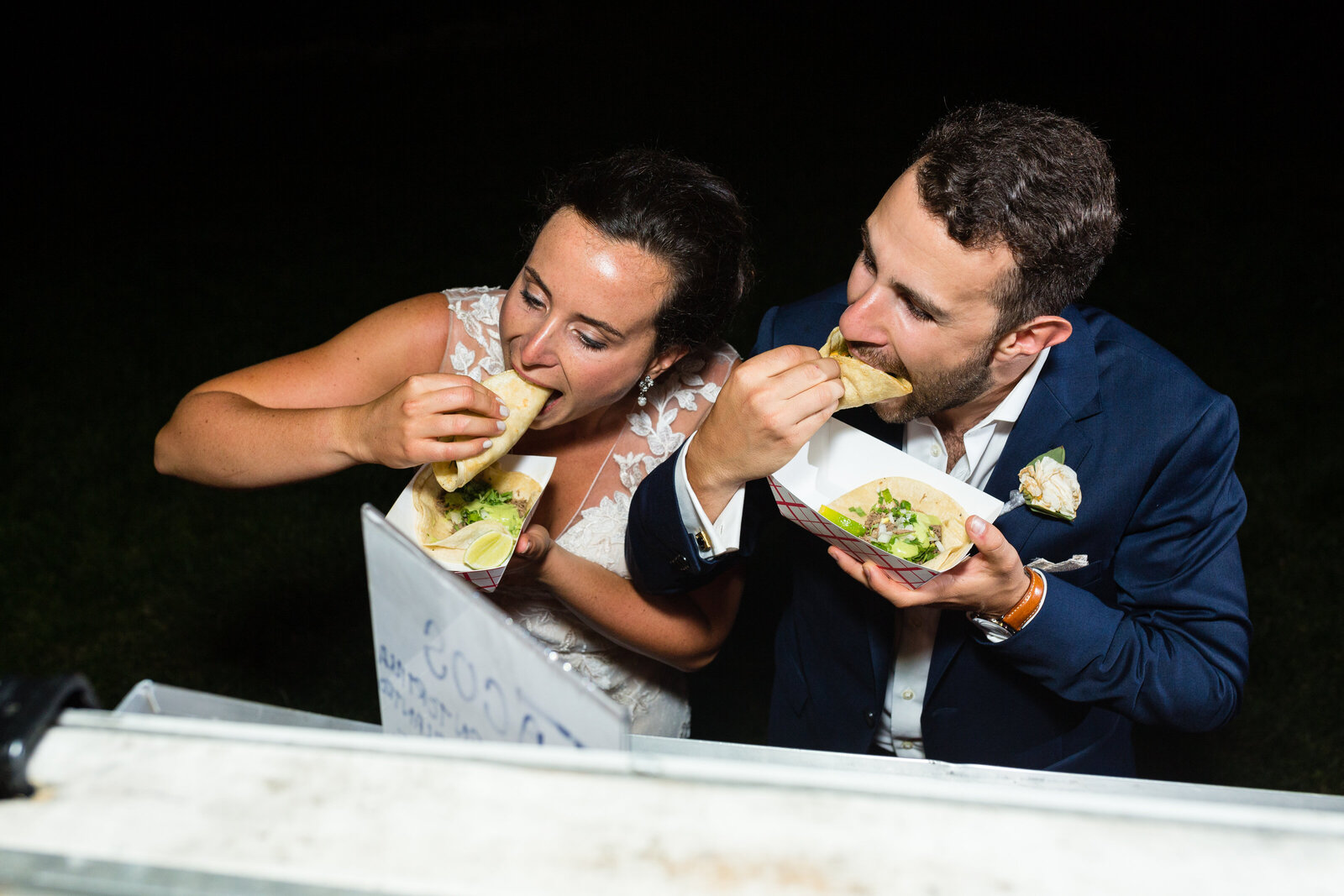 bride-and-groom-eating-tacos