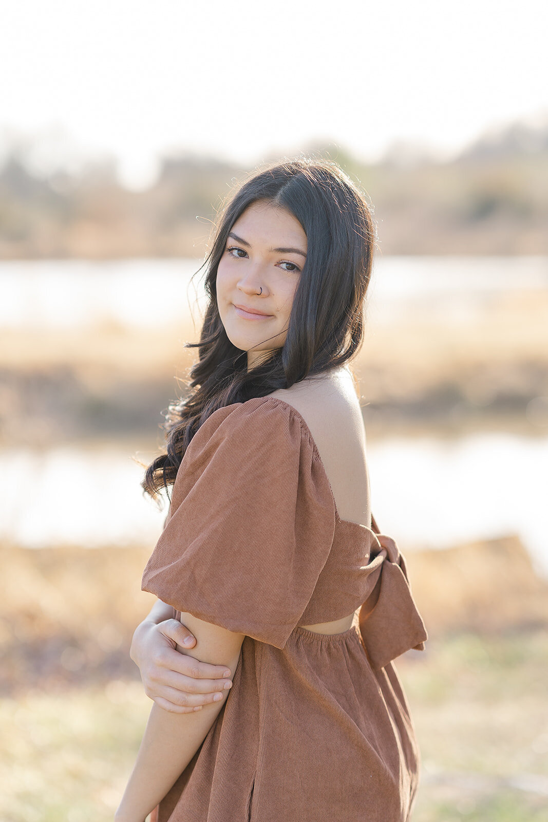 senior girl look at the camera in Nokesville, Virginia