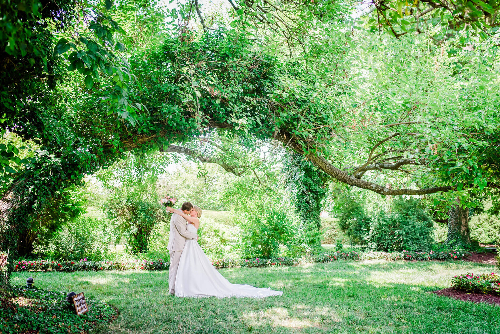 antrim-1844-wedding-pictures-frederick-md-wedding-photographer-mary-sarah-photography-4