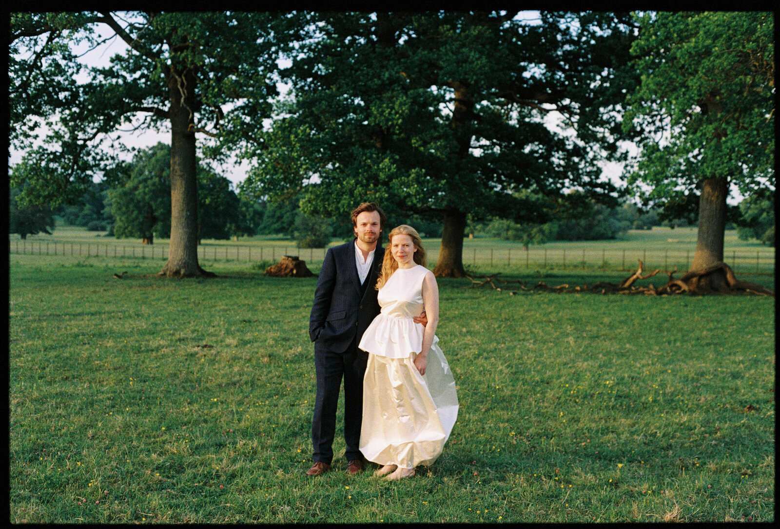 35mm golden hour couple portrait in the Cotswolds