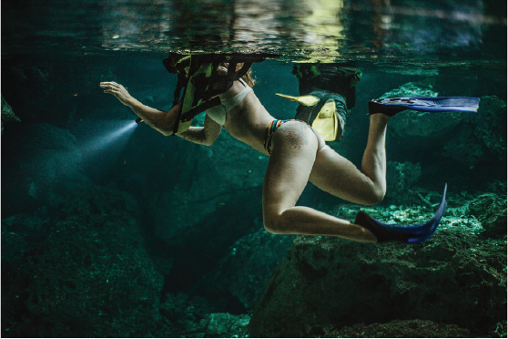 woman-snorkeling@2x