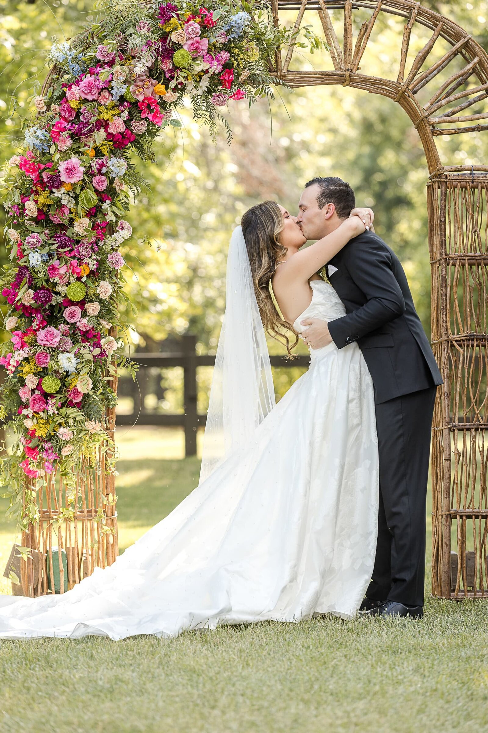 Phoenix-Wedding-Photographer-and-Videographer-Venue-at-the-Grove-PayWed-1312