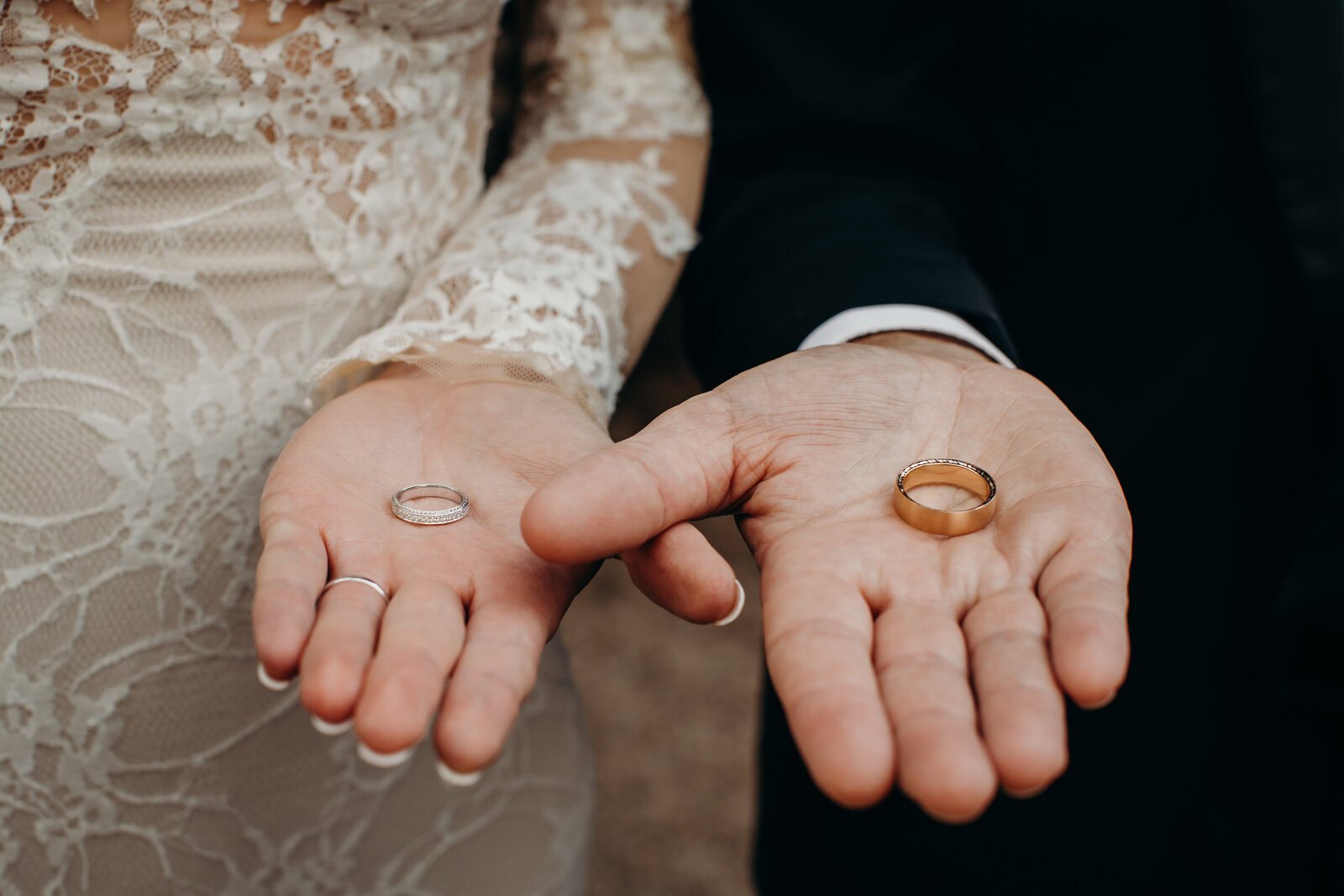 0037_Cafe_Montmartre_Candid_Wedding_Photographer