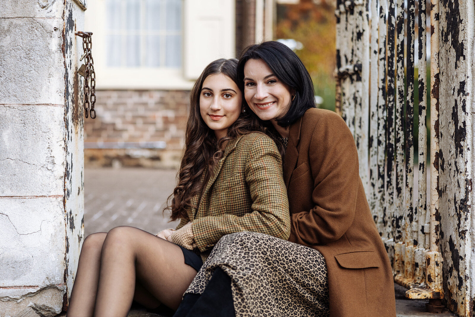 mother-daughter-family-portrait-historic-smithville-mansion-nj