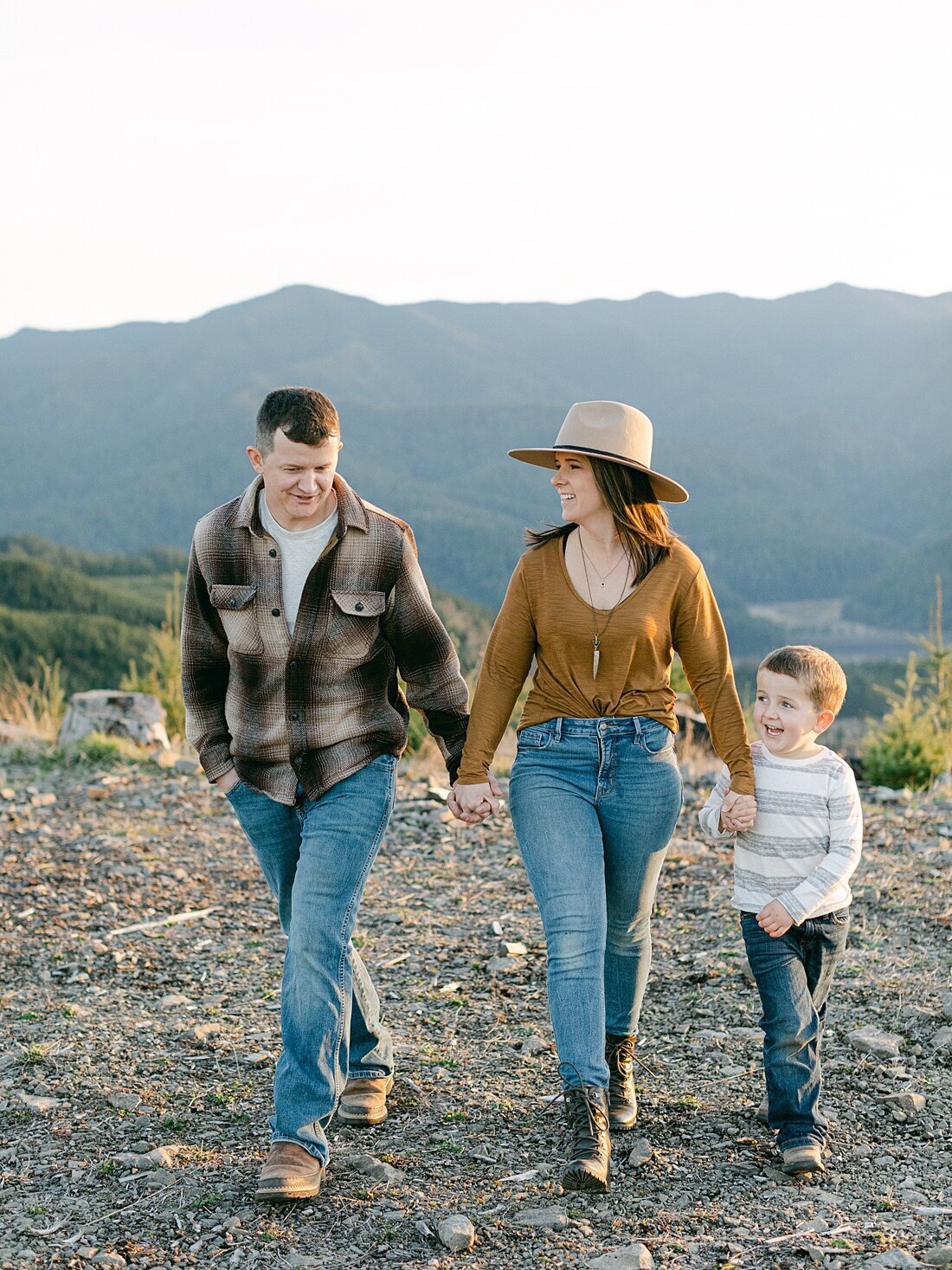 Mountain-top-family-photo-session-1661
