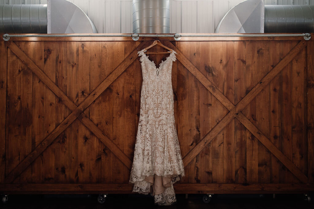 wedding-dress-hanging-details