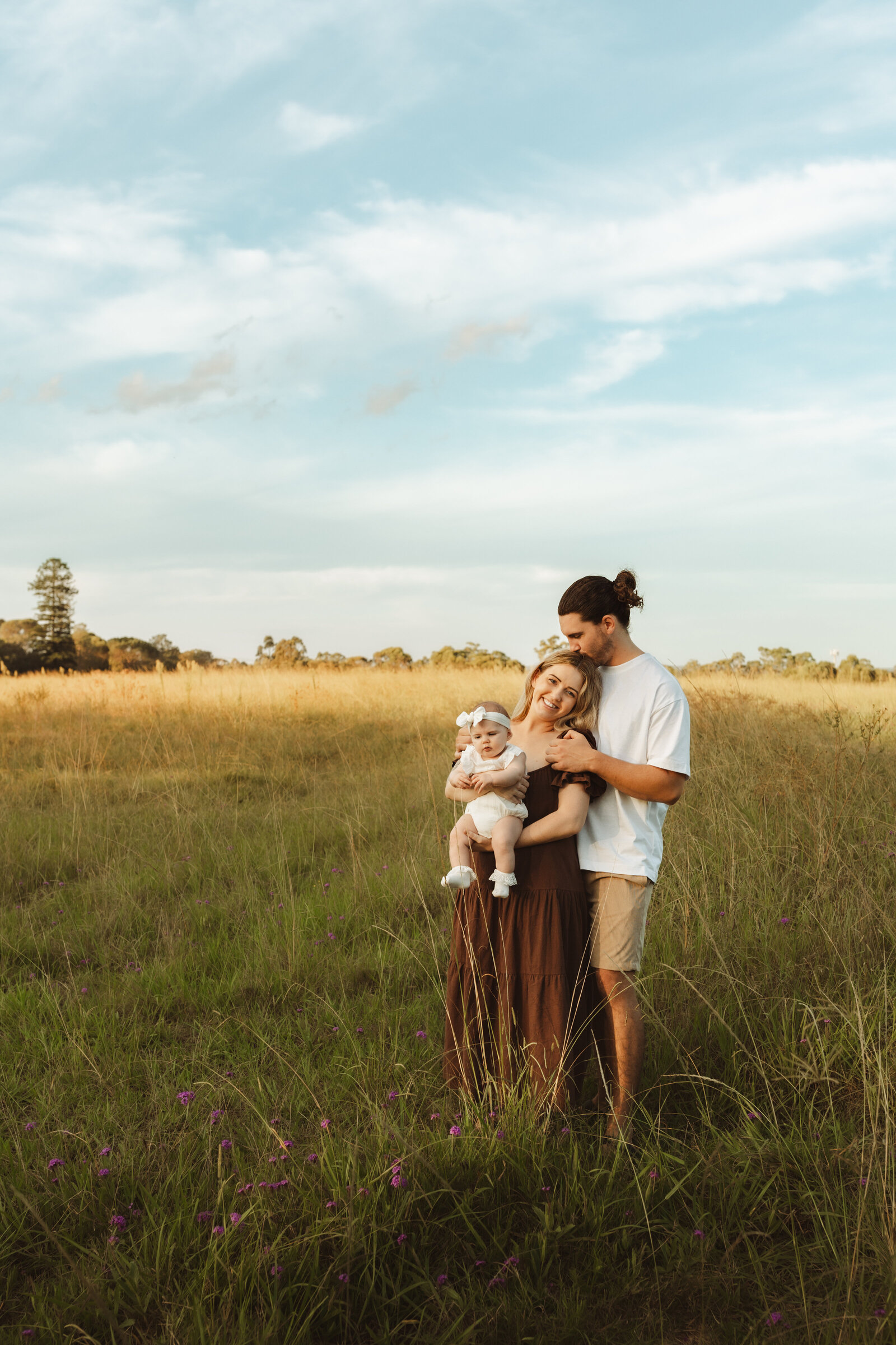 family-snuggles-in-the-hawkesbury-fields