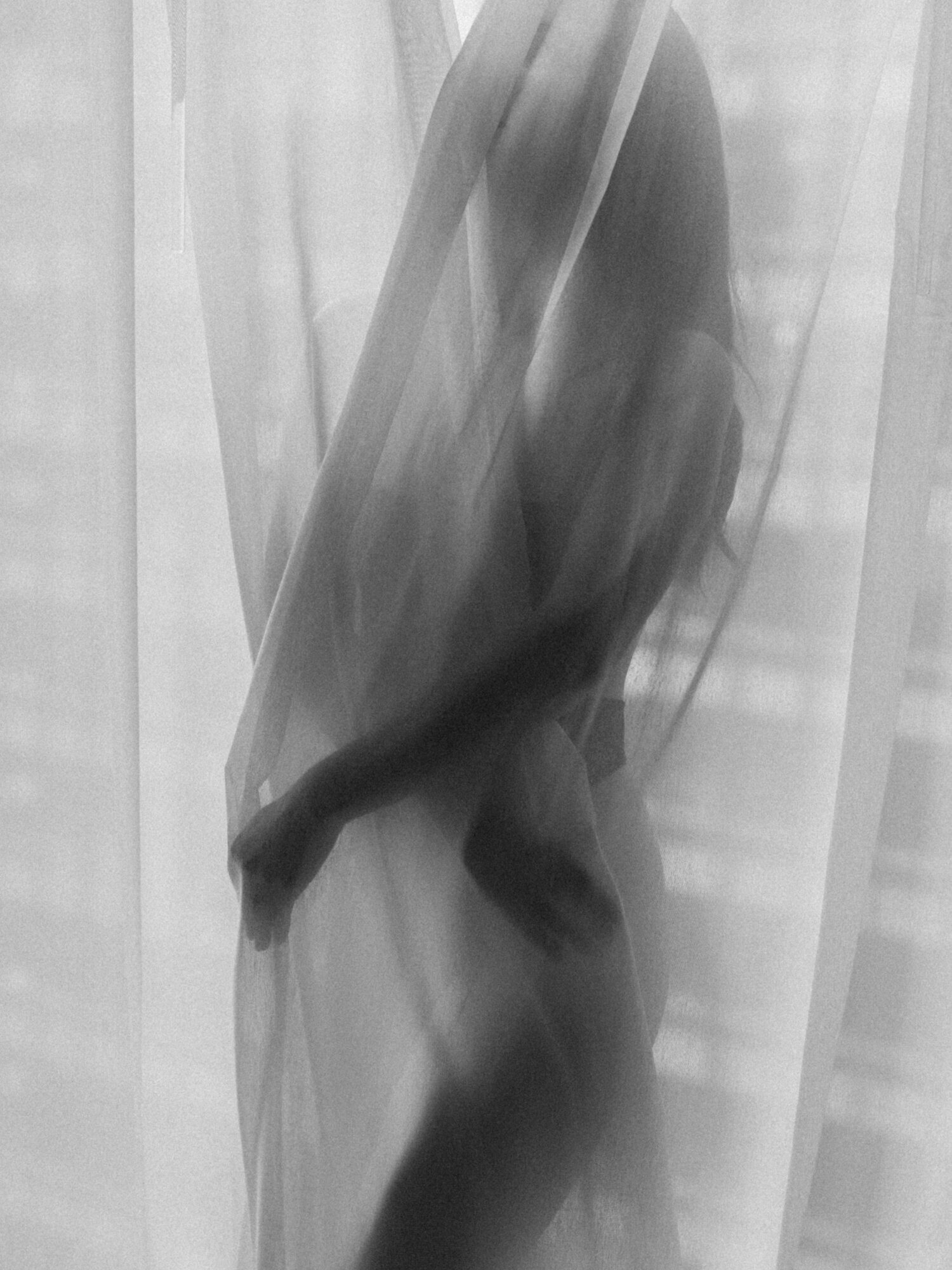 A creative and sensual boudoir photo by Chicago boudoir photographer Ashley Biess of Artistrie Co.