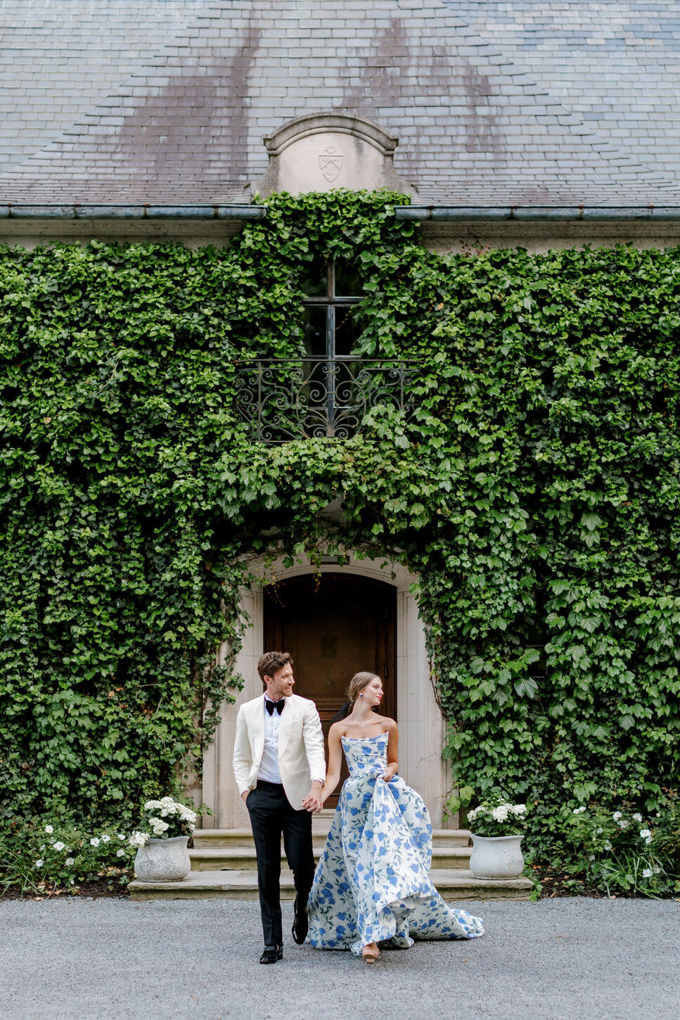 bride-groom-walking-greencrest-manor
