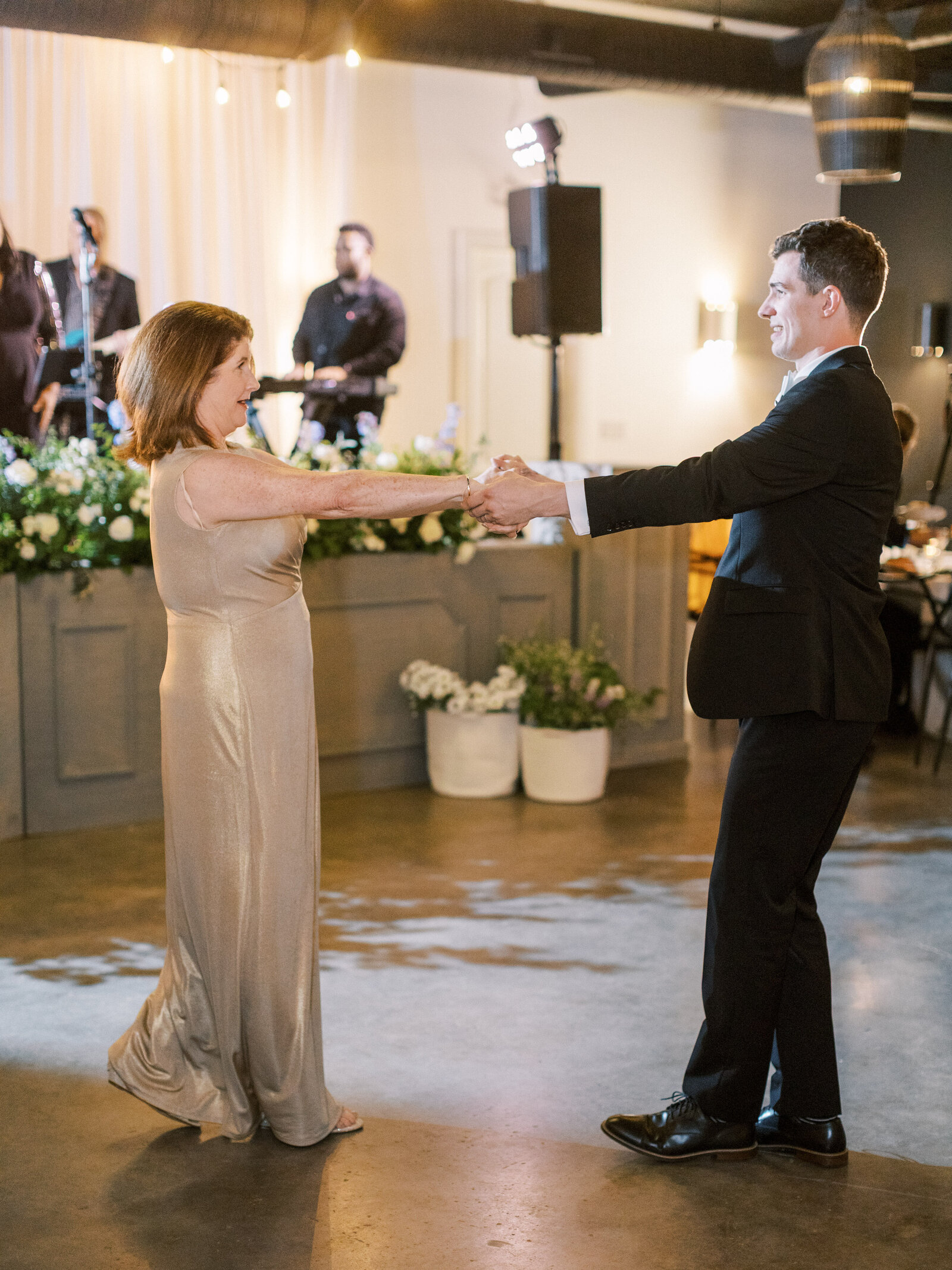 dallas-wedding-photographer-lazy-s-hacienda-reception-sarah-lanette-10