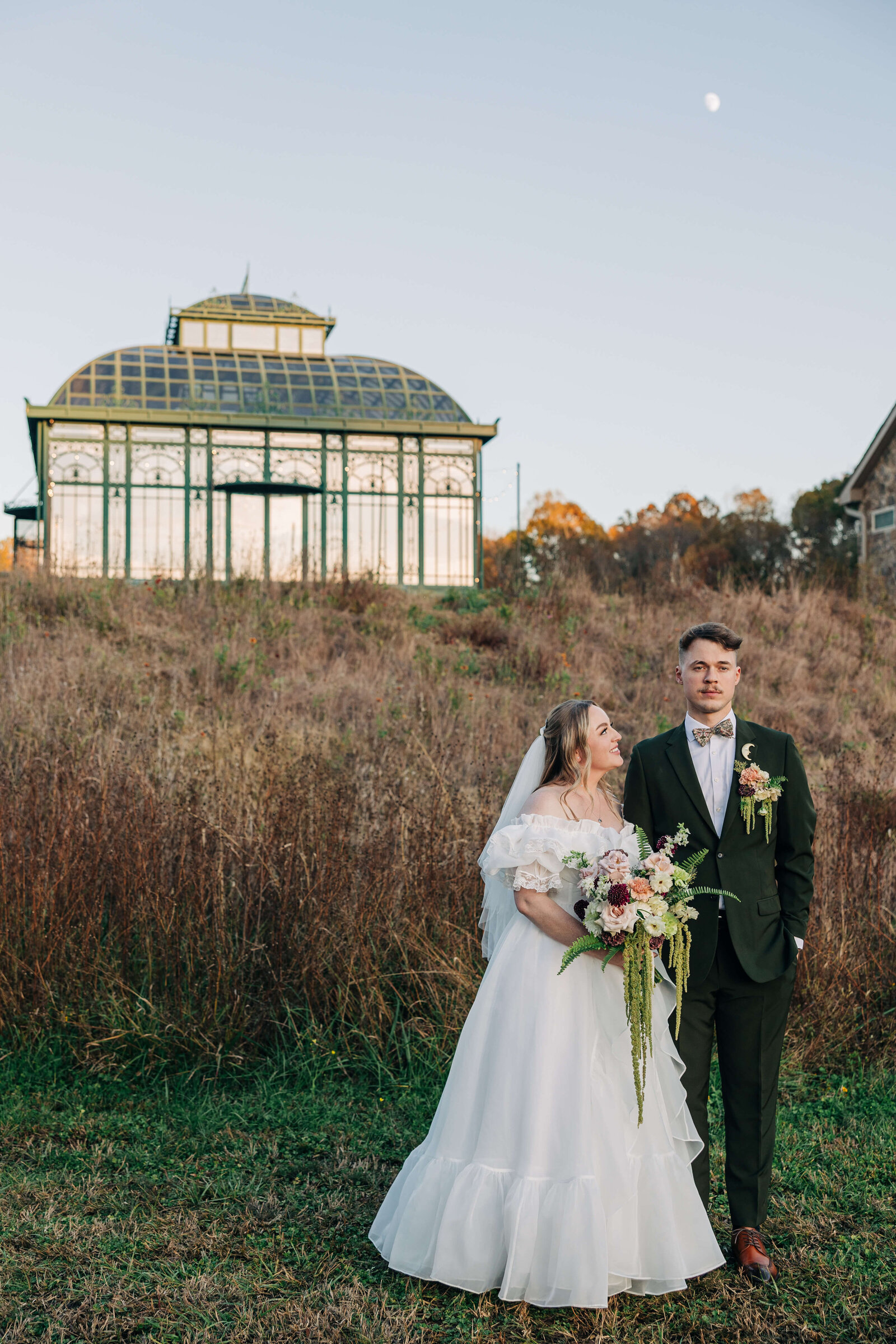 Couple-at-The-Little-Chapel