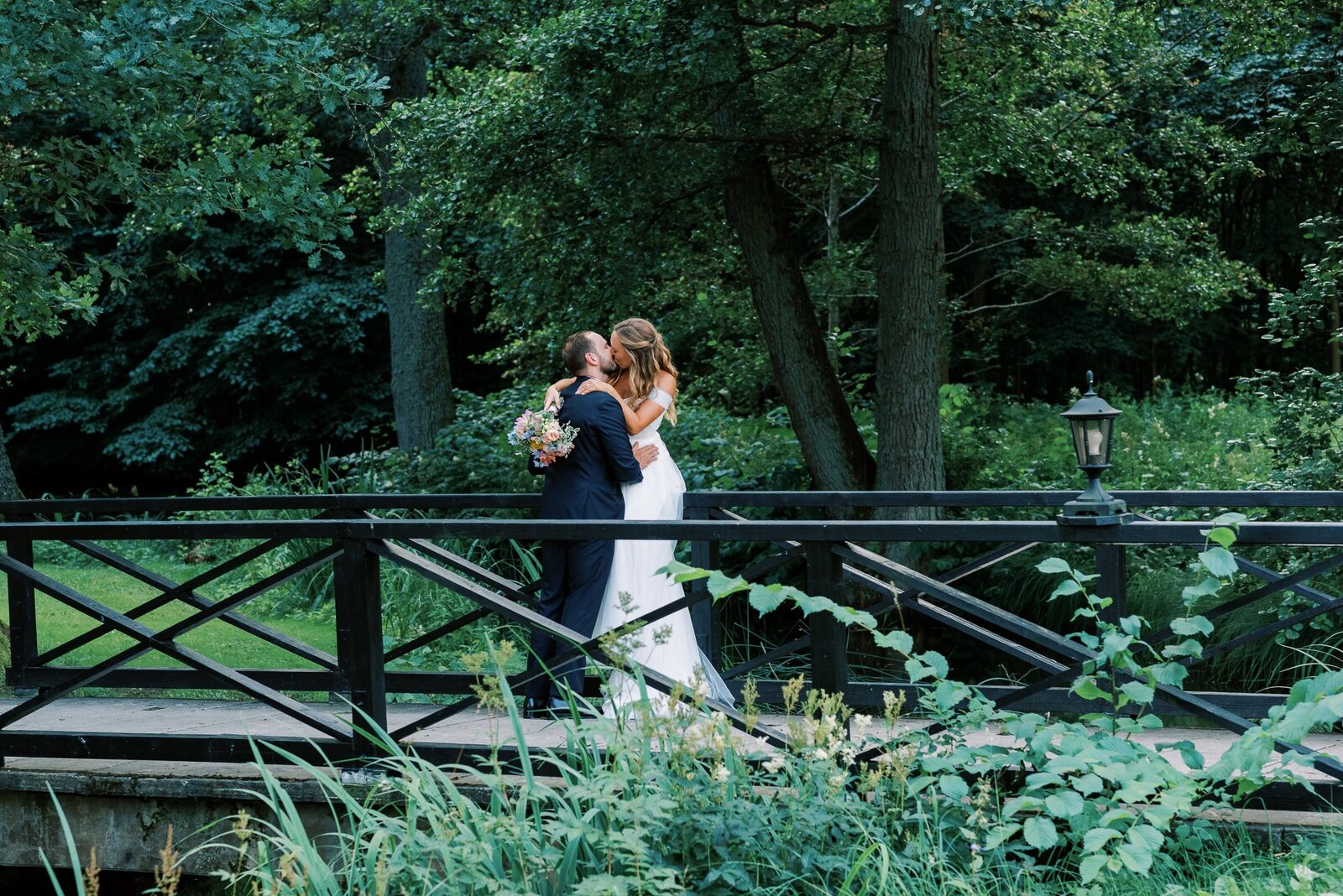 Destination Wedding Photographer Anna Lundgren in Stockholm Swedish American wedding at Ranas Slott in Roslagen Stockholm Sweden_010