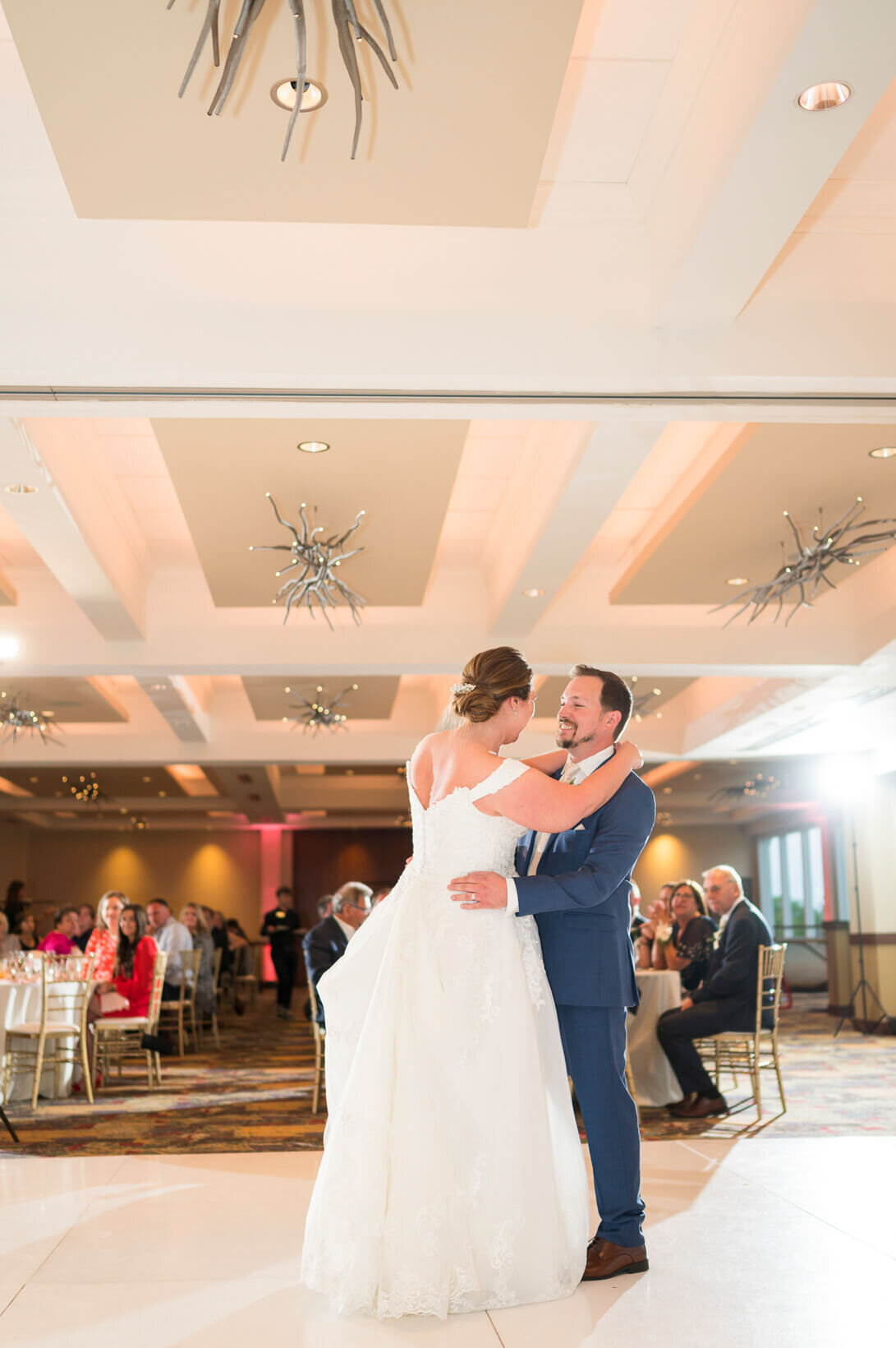 River-Club-of-Mequon-Wedding-560