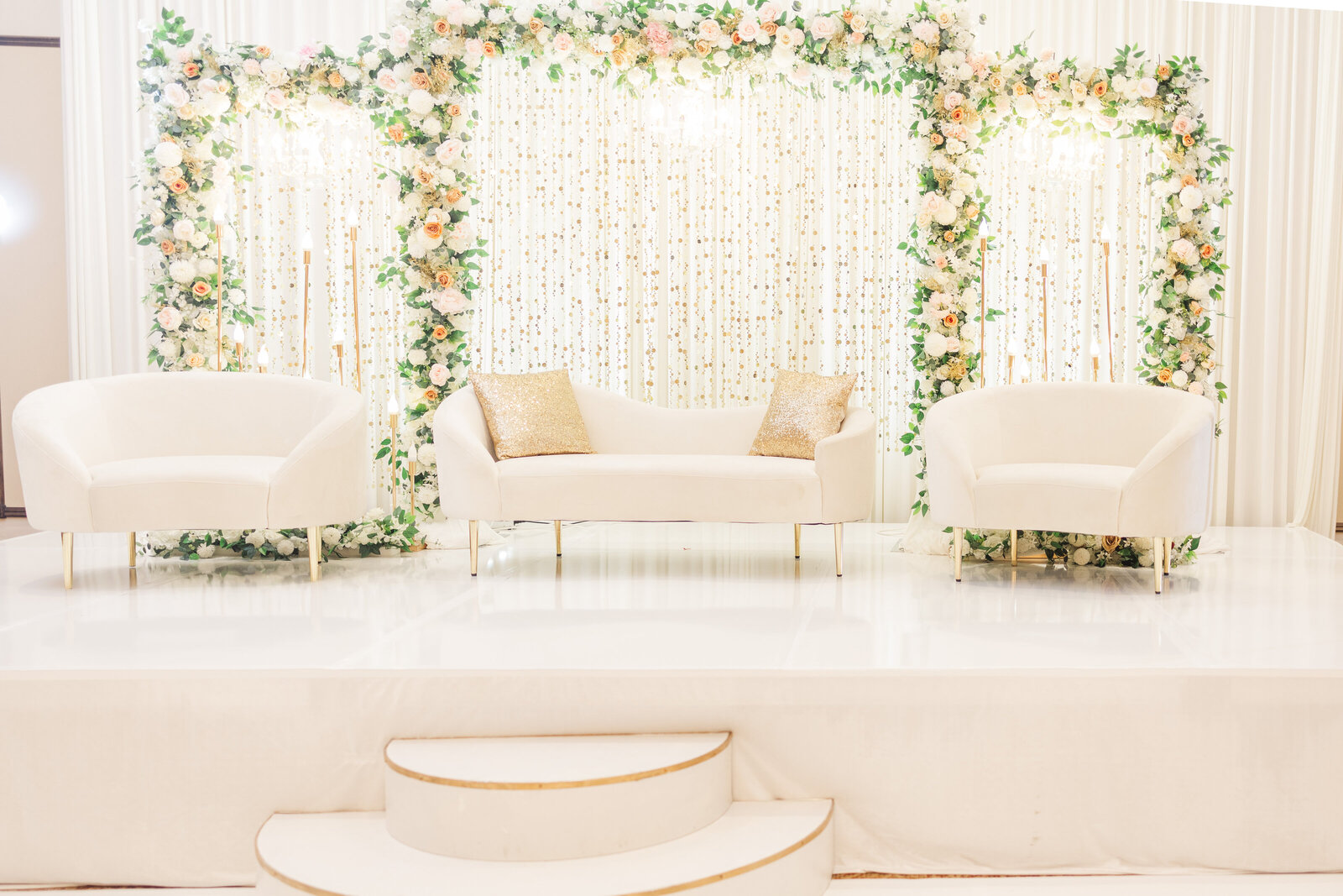 Dallas wedding stage decor