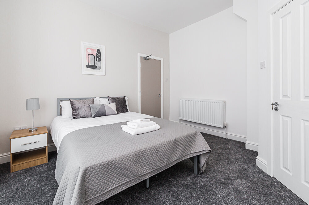real estate property photography liverpool en-suite hmo bedroom