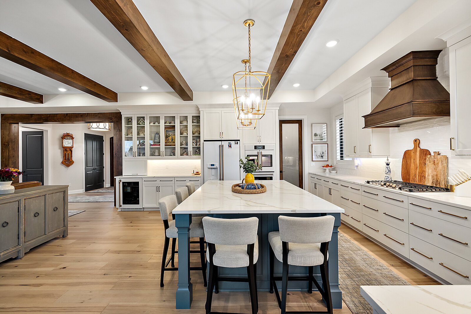 11-70298 Renata Interior-11