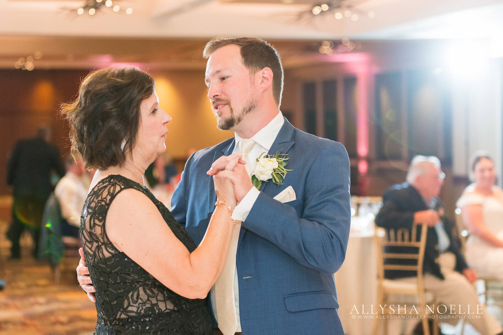 Wedding-at-River-Club-of-Mequon-876