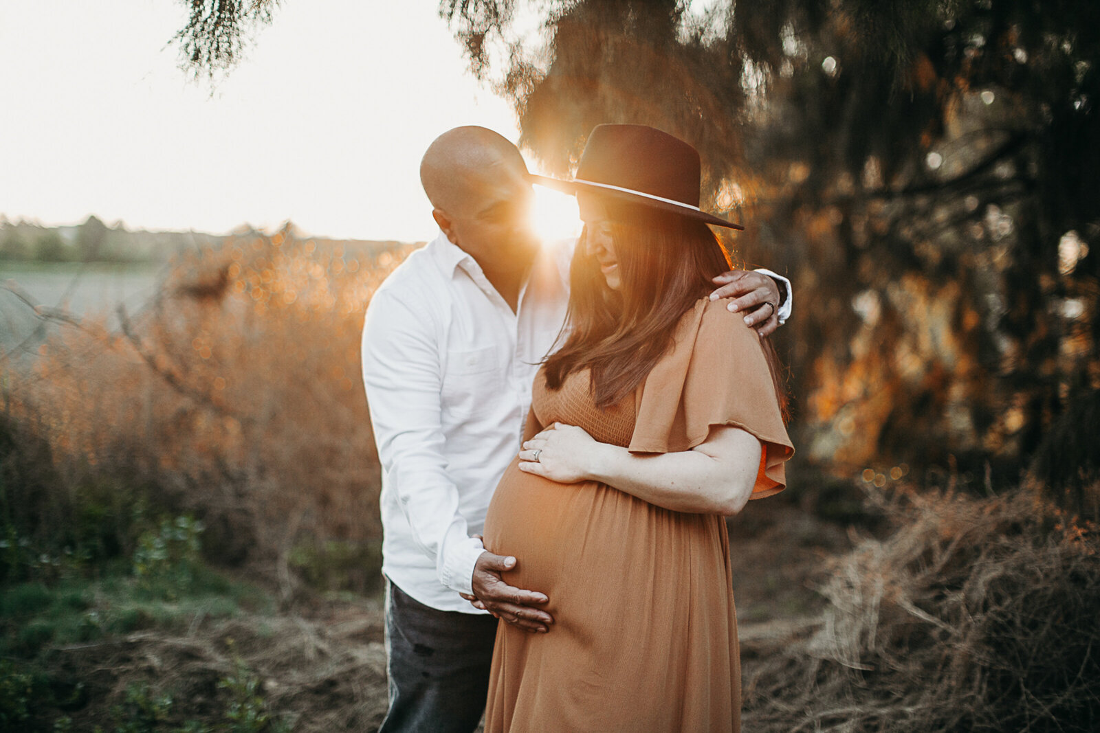 san-diego-maternity-boho-lifestyle-beach-field-5