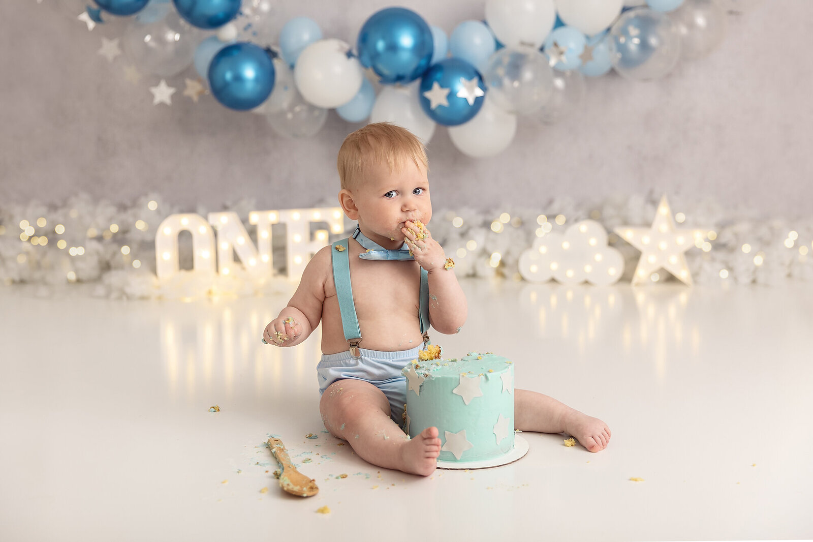 cake smash with baby boy in teal and blue by milestone photographer new philadelphia
