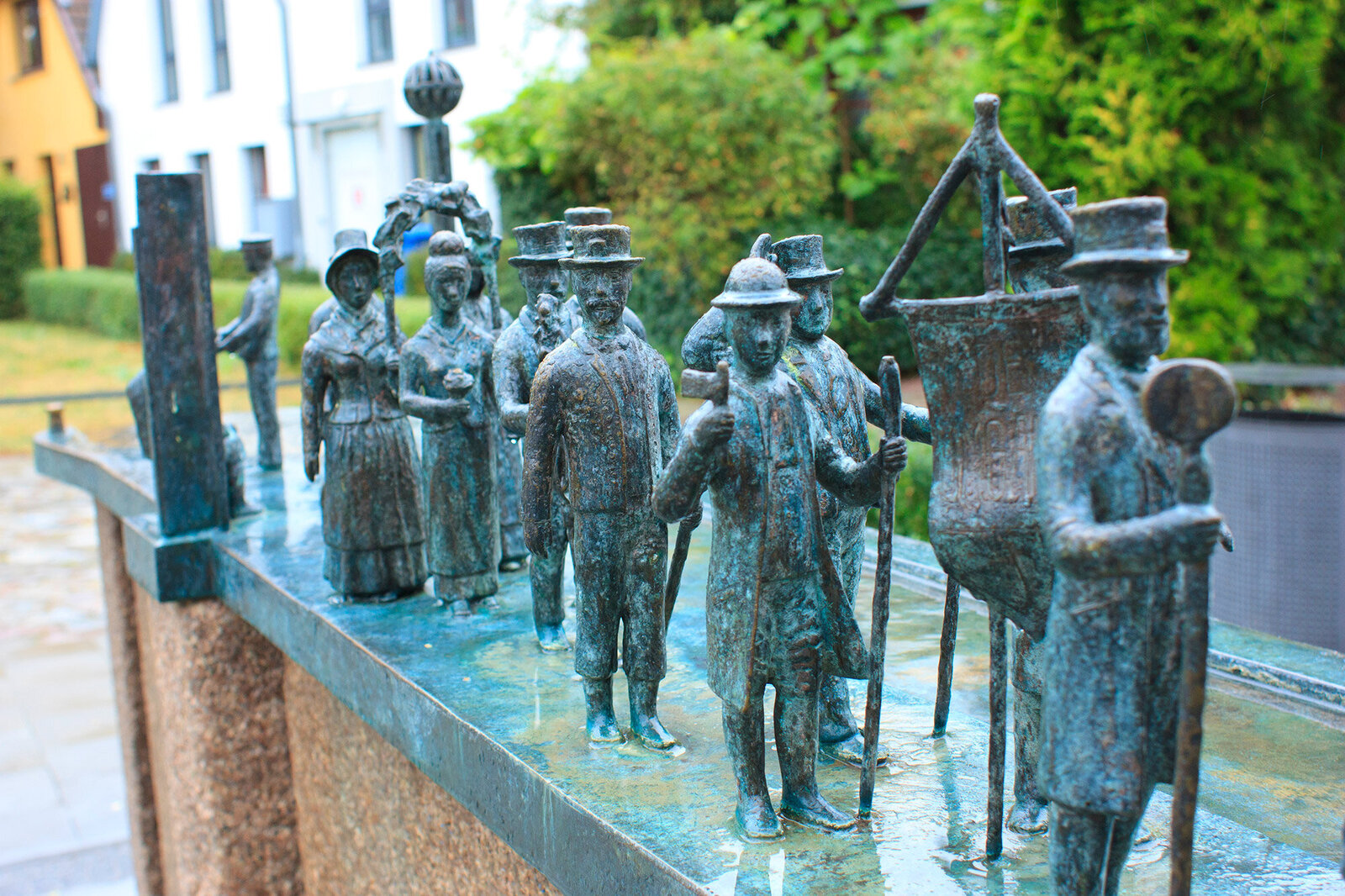 artsy-expat-human-bronze-sculpture-fountain-warnemunde-germany-vacation-travel