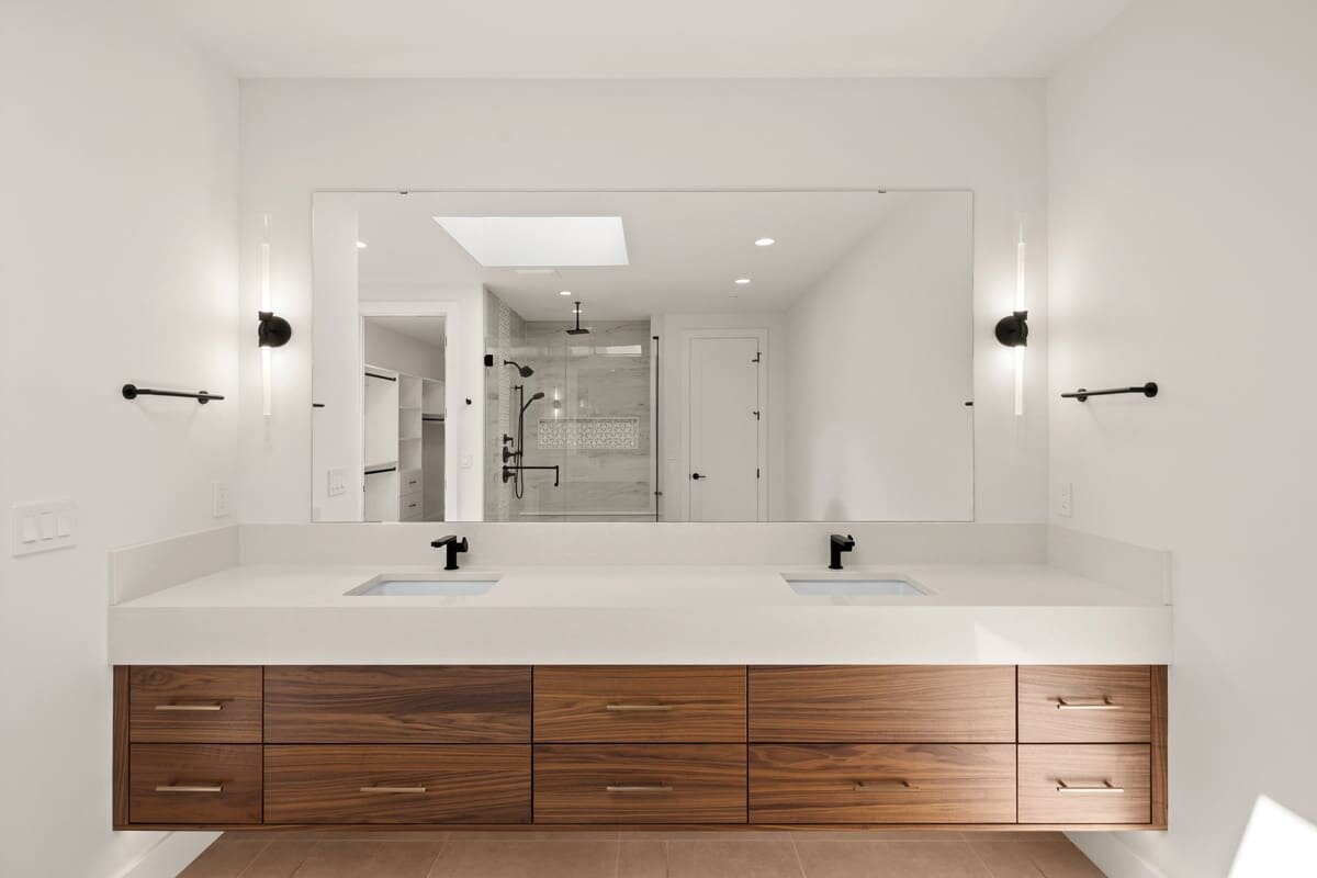 Livingston-Custom-Homes-West-Kelowna-Spec-Build-Master-Bath-Vanity