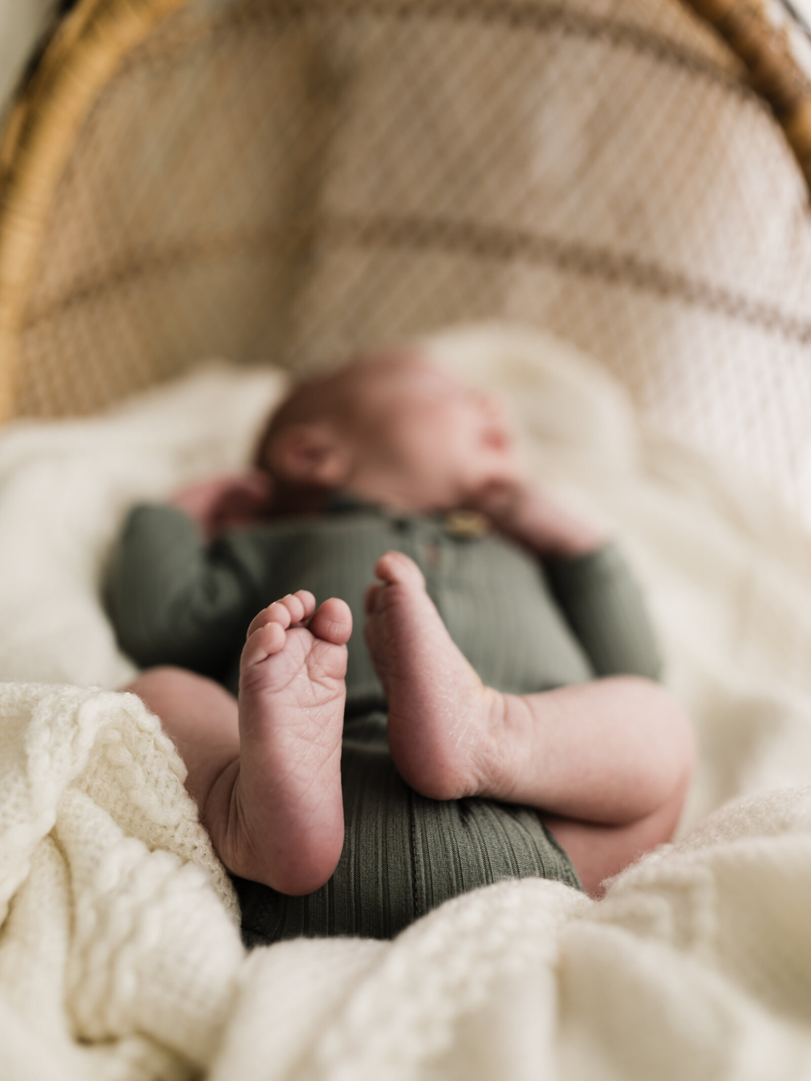 newborn baby boy feet cleveland newborn photographer