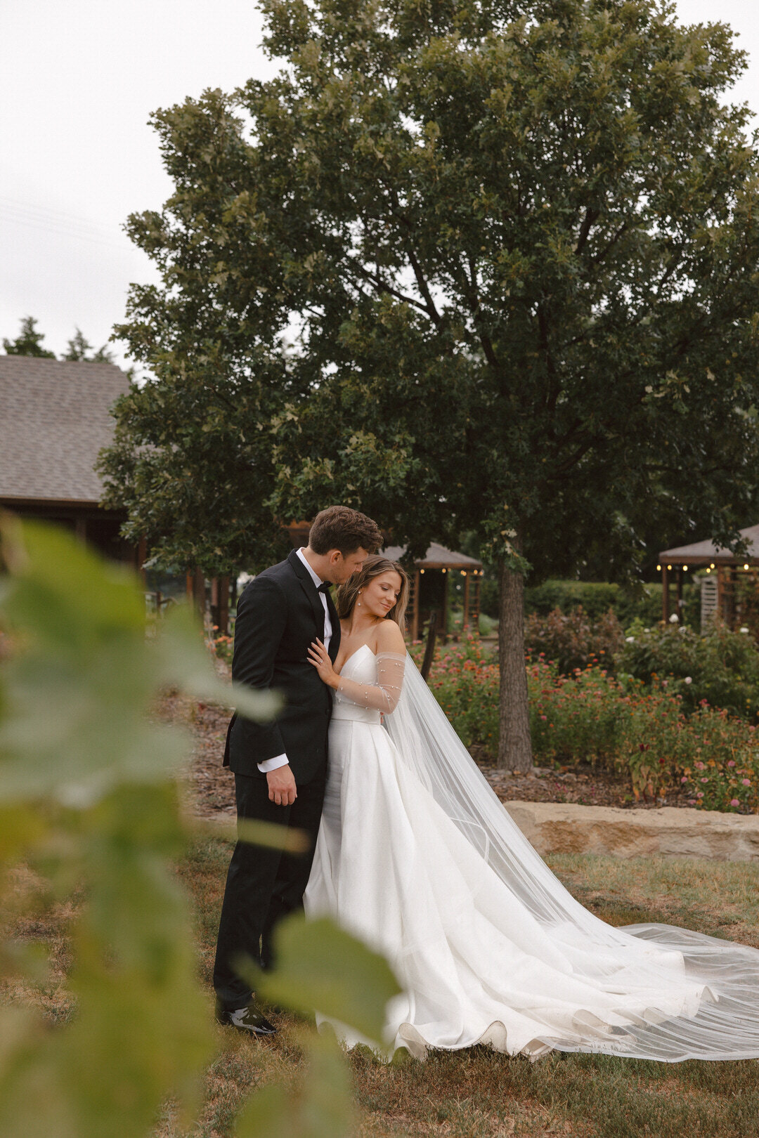 reuben-wedding-teasers-prairie-hill-vineyard-kayxbee-23