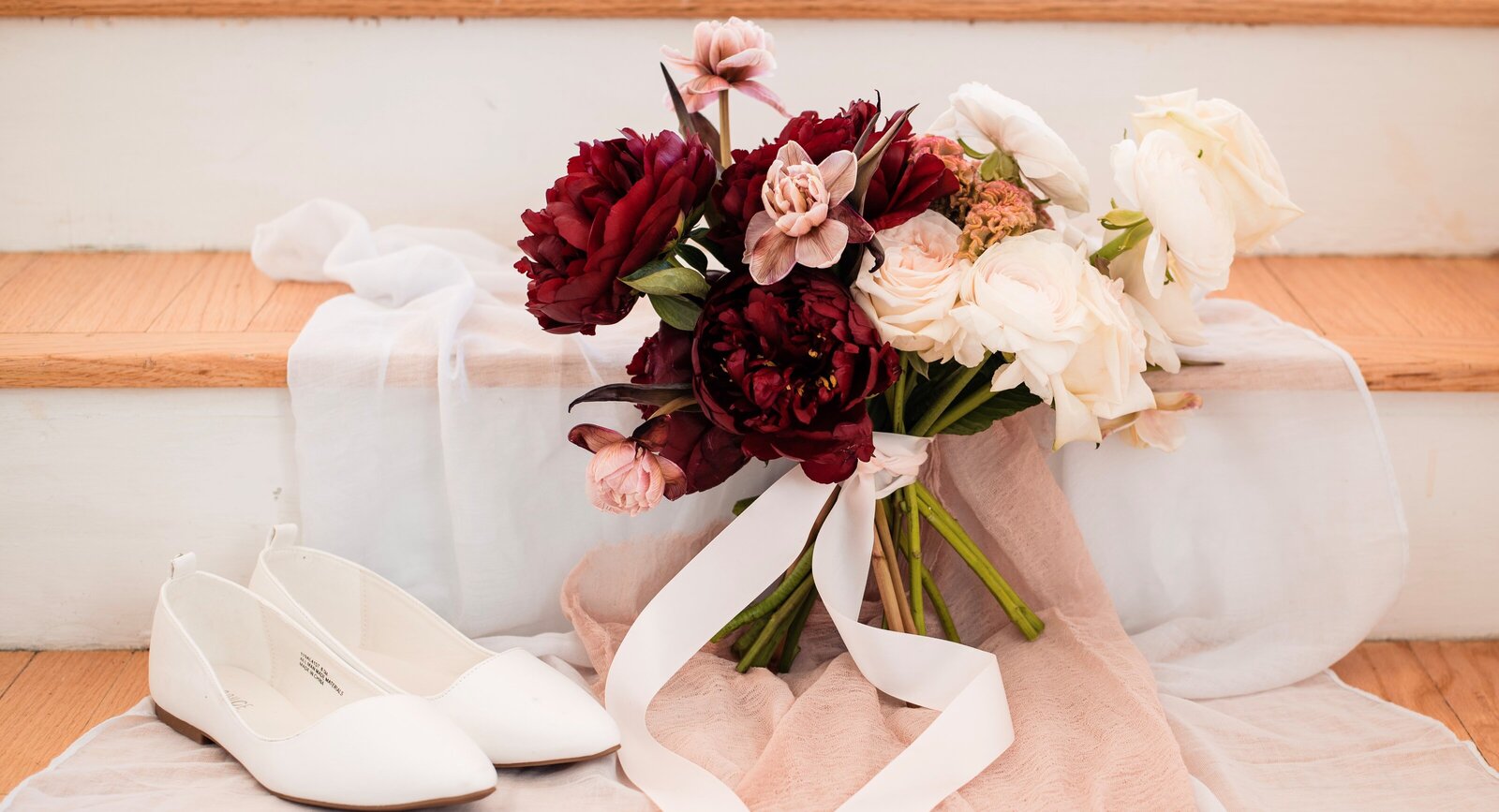 Intimate wedding brooklyn manhattan nyc ramscale studios wedding bouquet