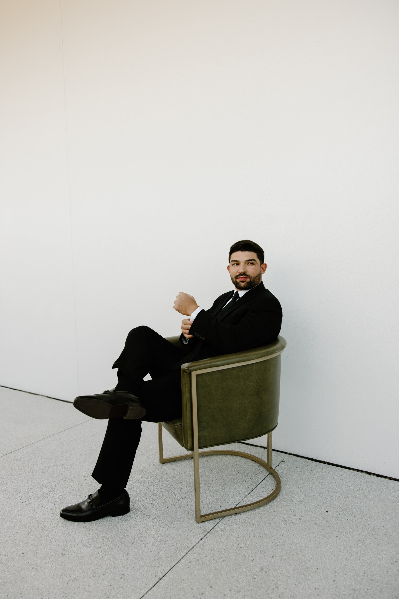 groom portraits at the clay theatre in green cove springs, florida