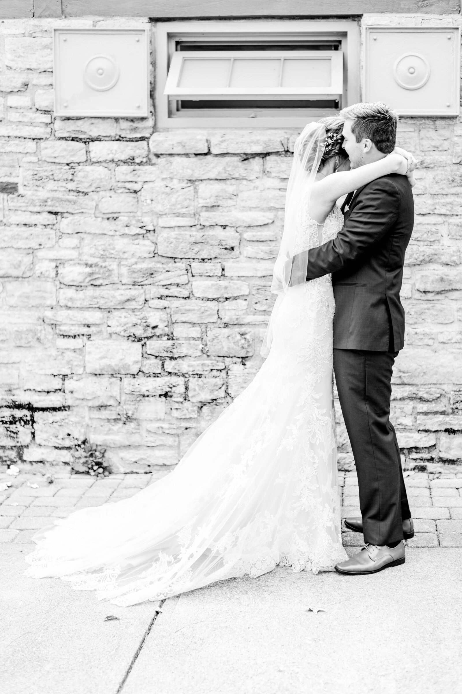 Cassidy Alane Photography-04-Liz & Gabe Van Dyke - Dayton-Cincinnati Ohio & Covington Kentucky Wedding Photography
