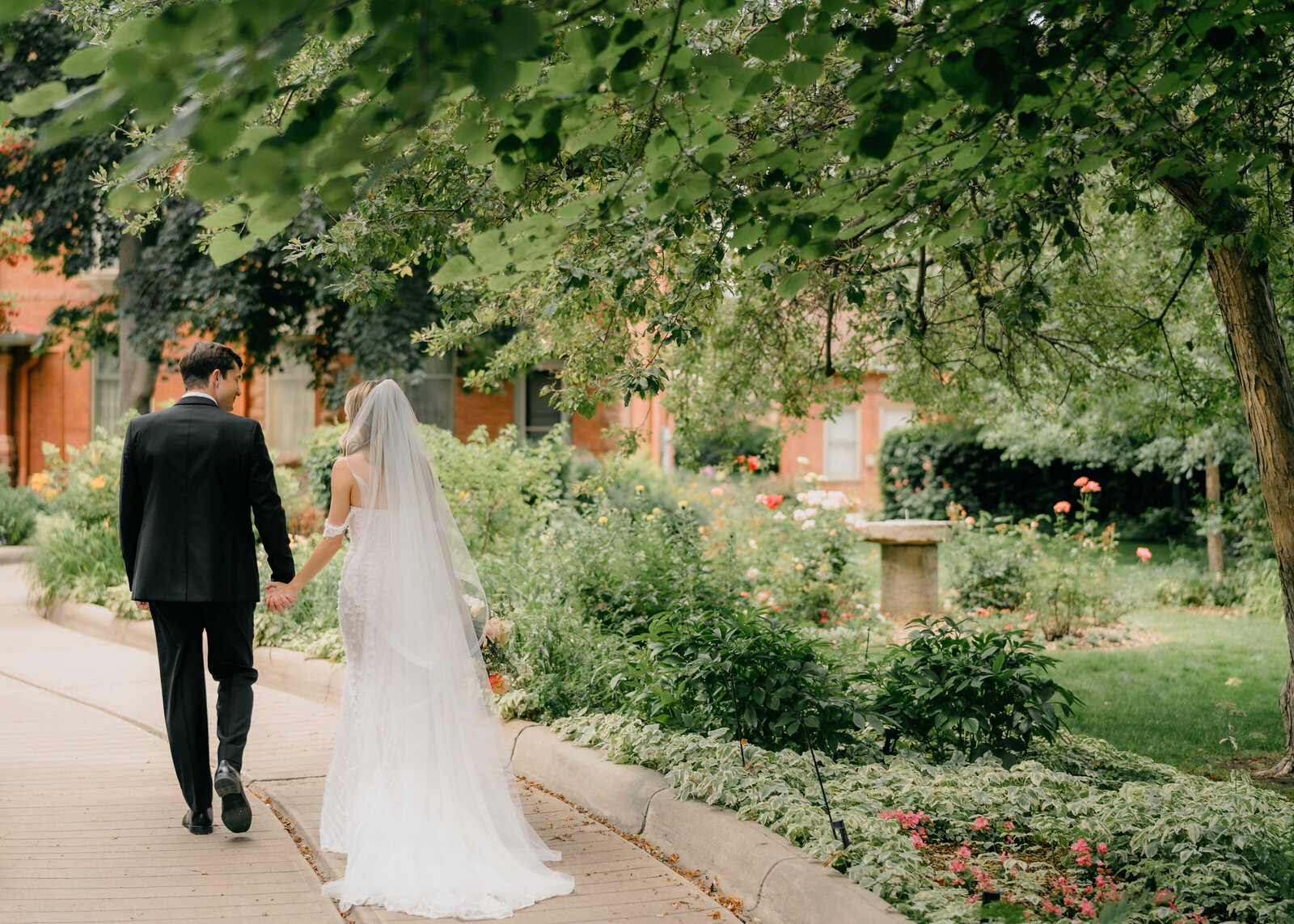 Outdoor summer wedding at the St Vrain, wedding venue near Denver