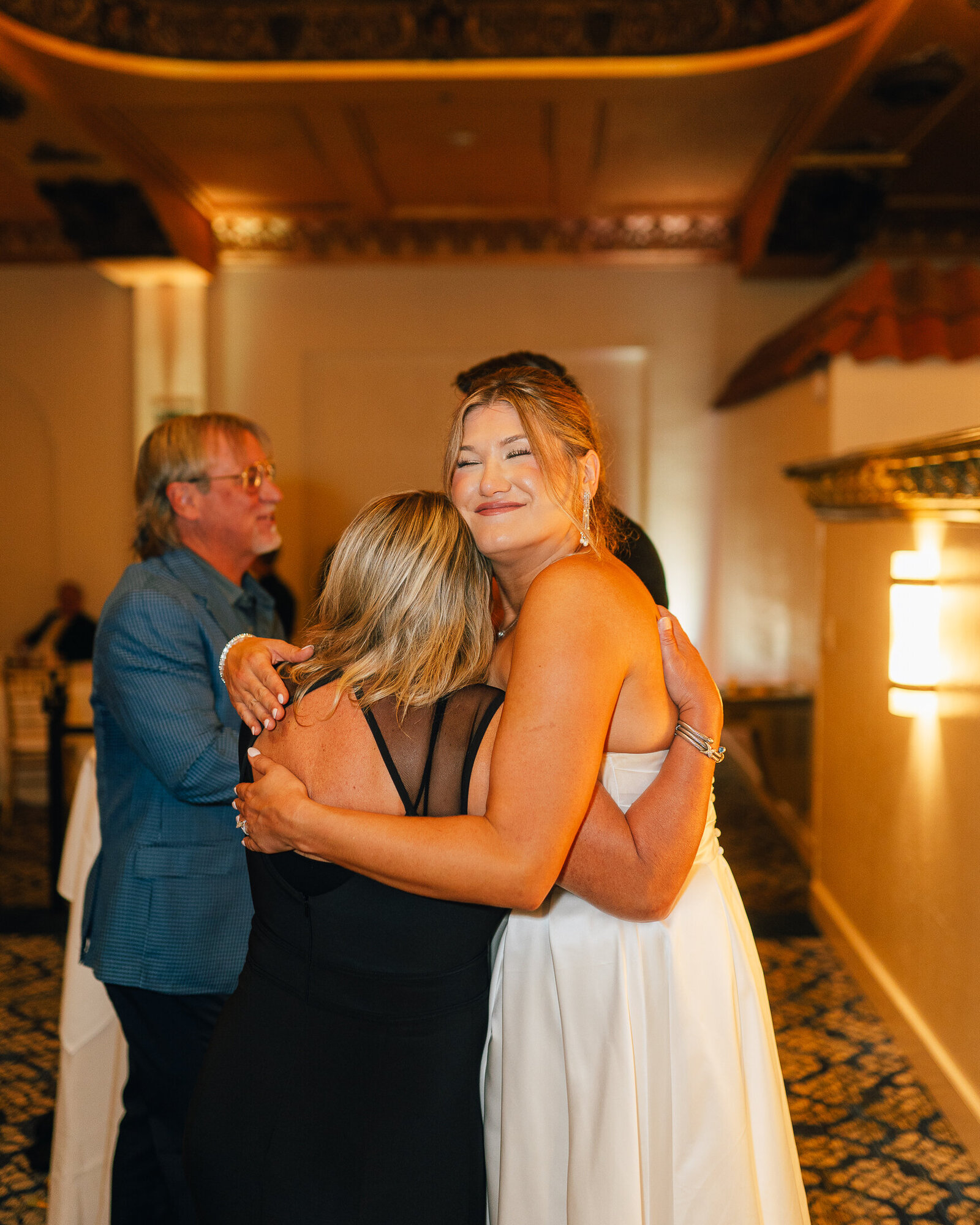 Corby Intercontinental Hotel Kansas City Wedding Plaza-184