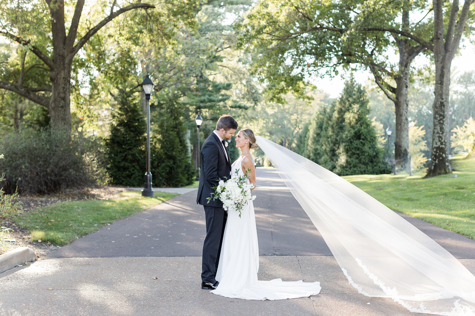 Wedding photogrraphy at Old Warson Country Club St. Louis Missouri