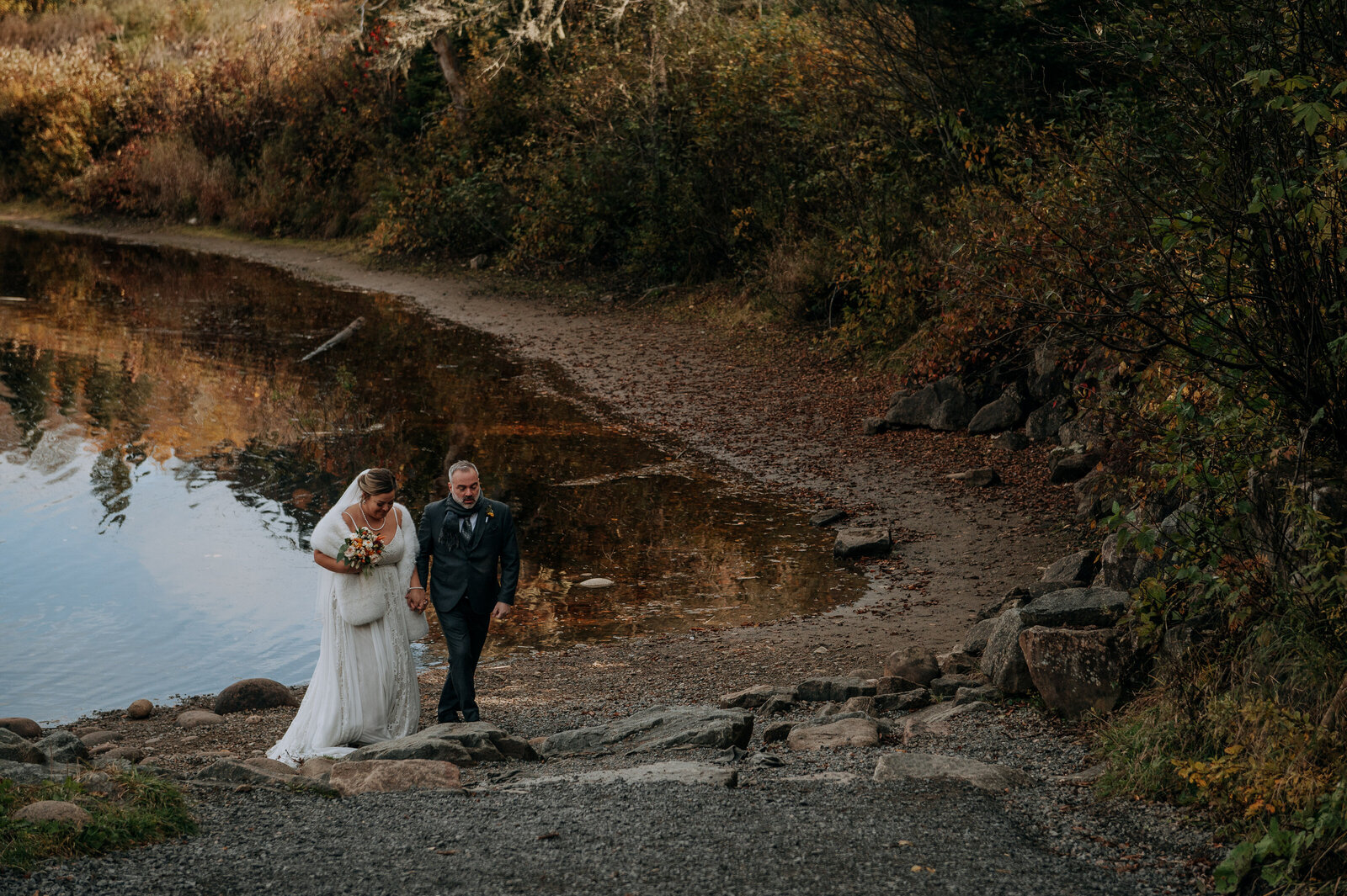 love-is-nord-mariage-intime-elopement-parc-national-jacques-cartier-quebec-00021